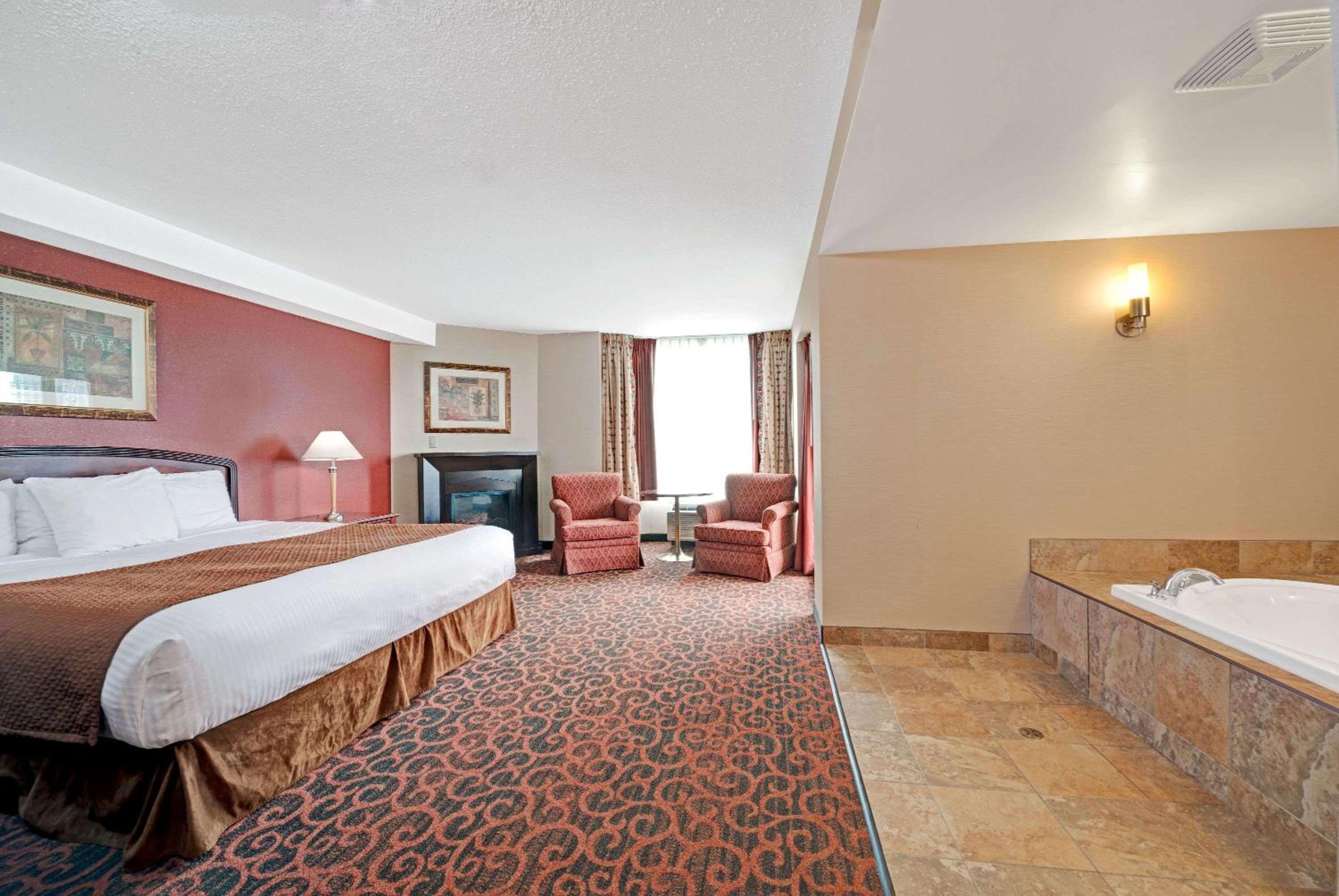Deluxe King Studio Suite - Non-Smoking - Photo 5