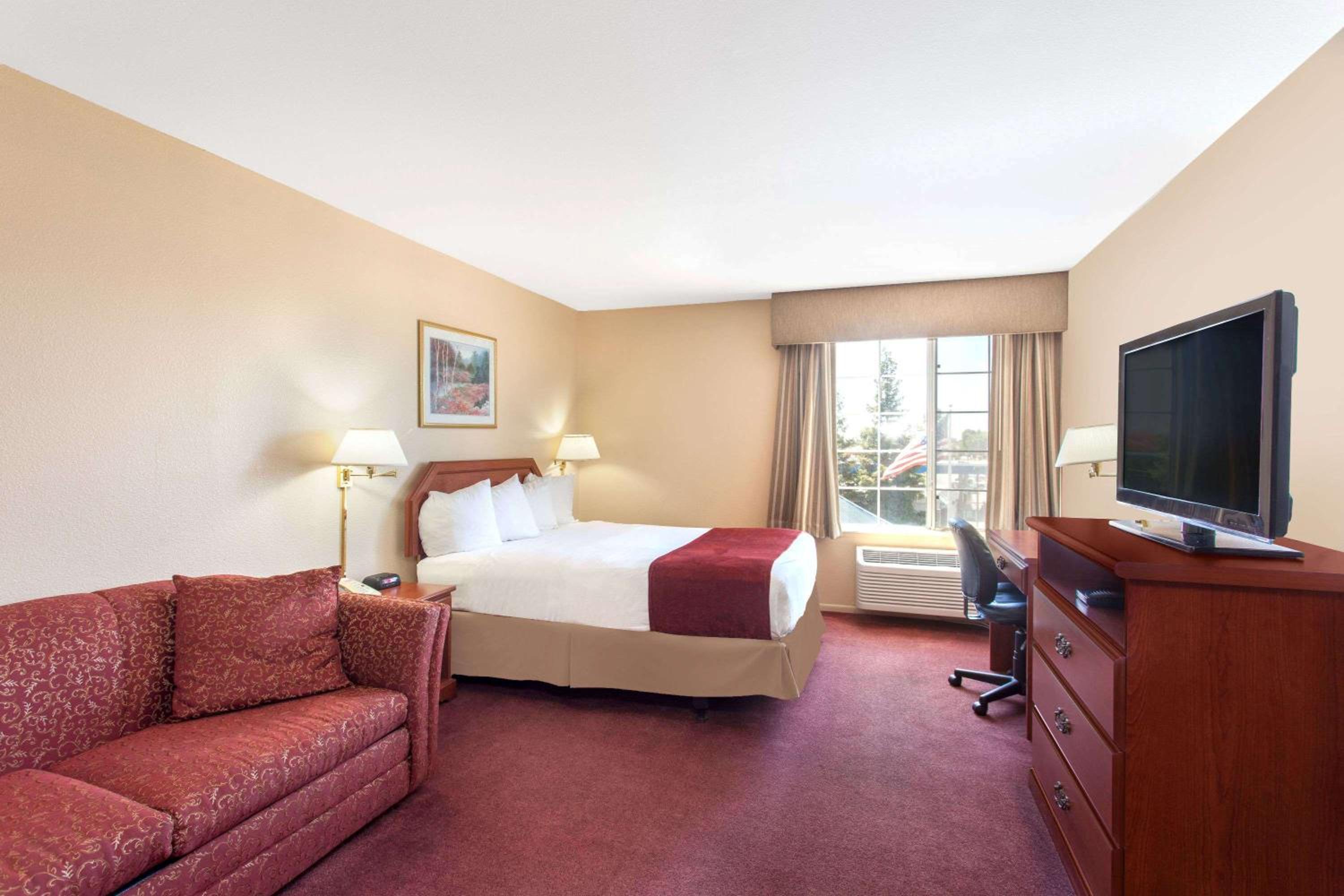 King Studio Suite - Non-Smoking - Photo 1