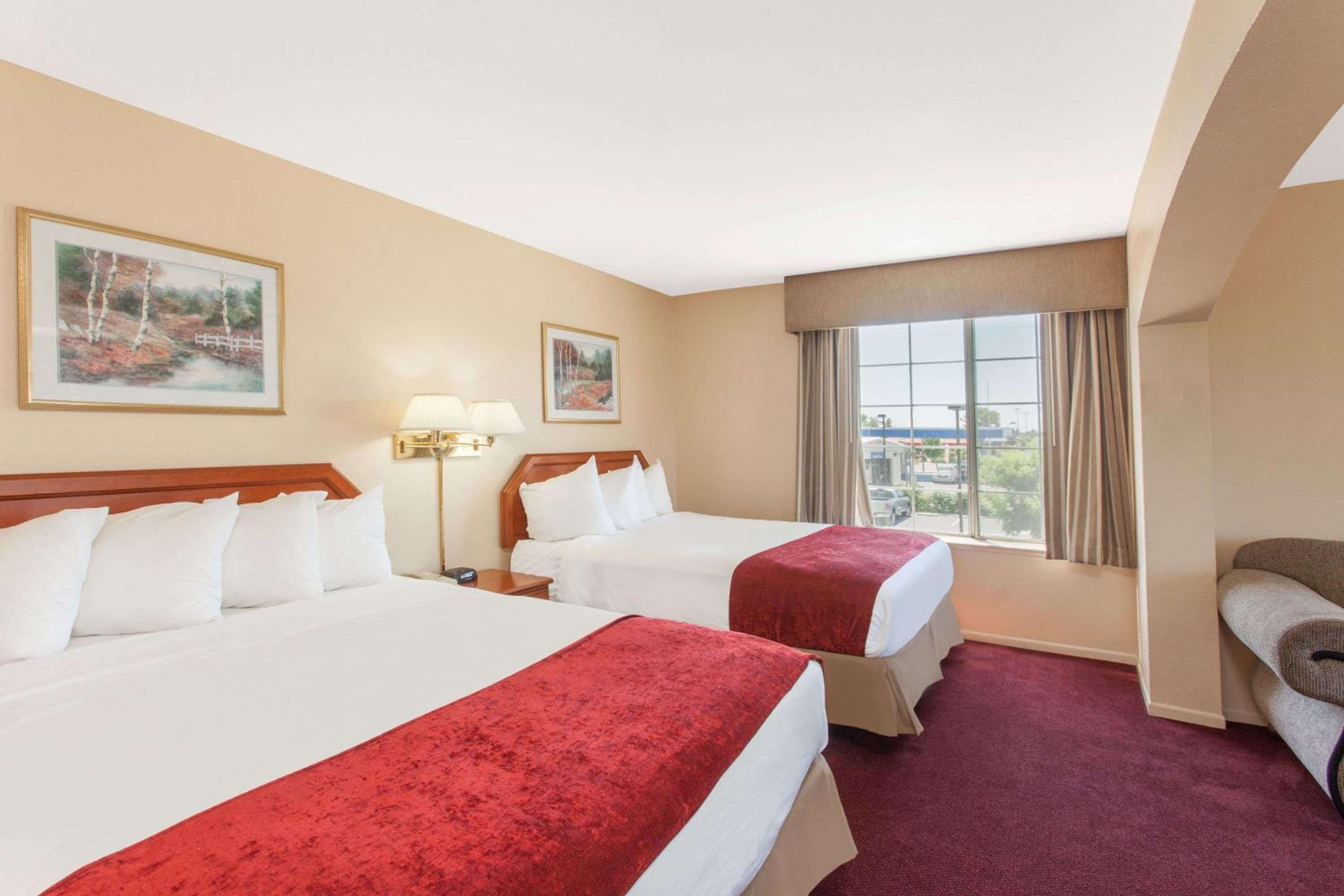 Queen Room with Two Queen Beds and Mobility/Hearing Access - Non-Smoking - Photo 12