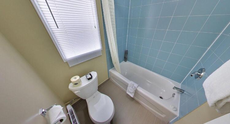 Queen Room with Two Queen Beds - Non-Smoking photo 2