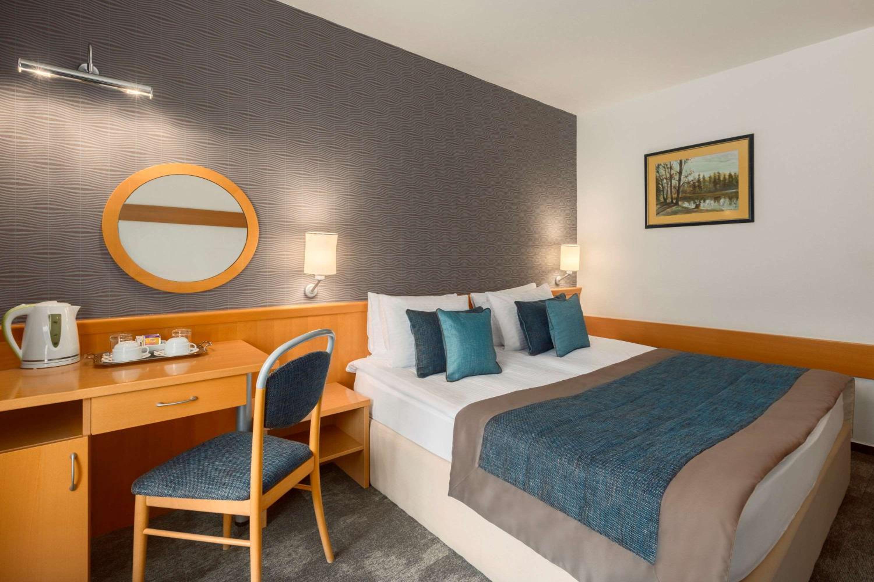 Superior Room with One King Bed or Two Twin Beds photo 2