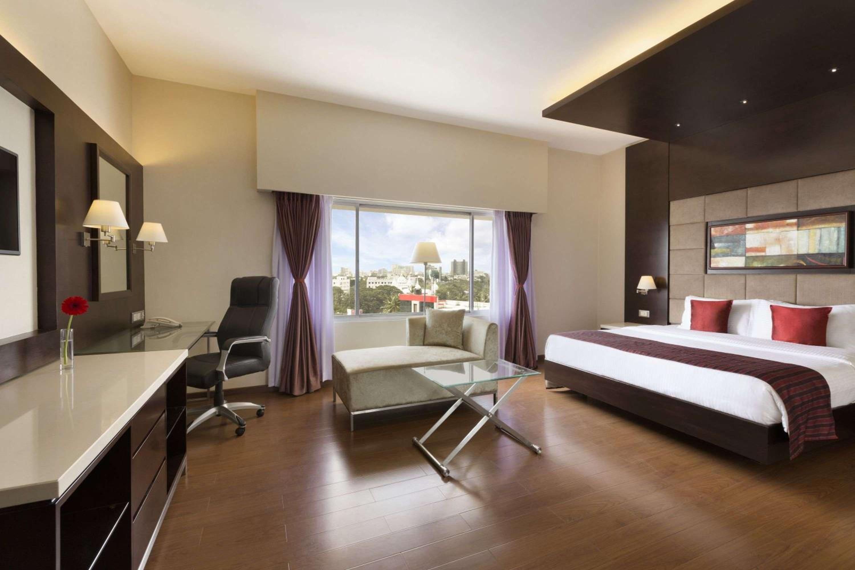 King Suite Non-Smoking - Book & Unlock Exclusive Deals photo 1