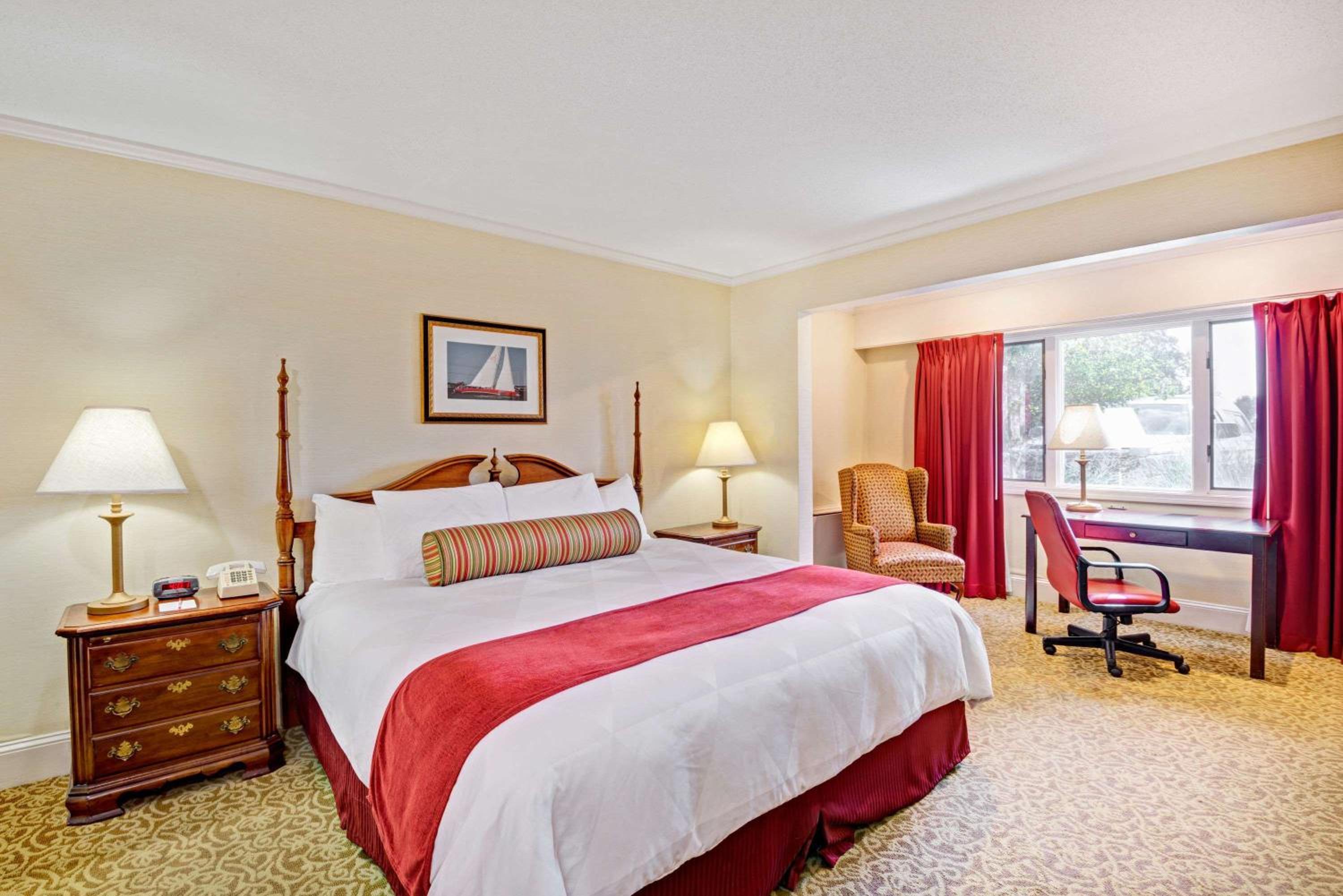 One Bedroom King Suite - Disability Access/Non-Smoking - Photo 2