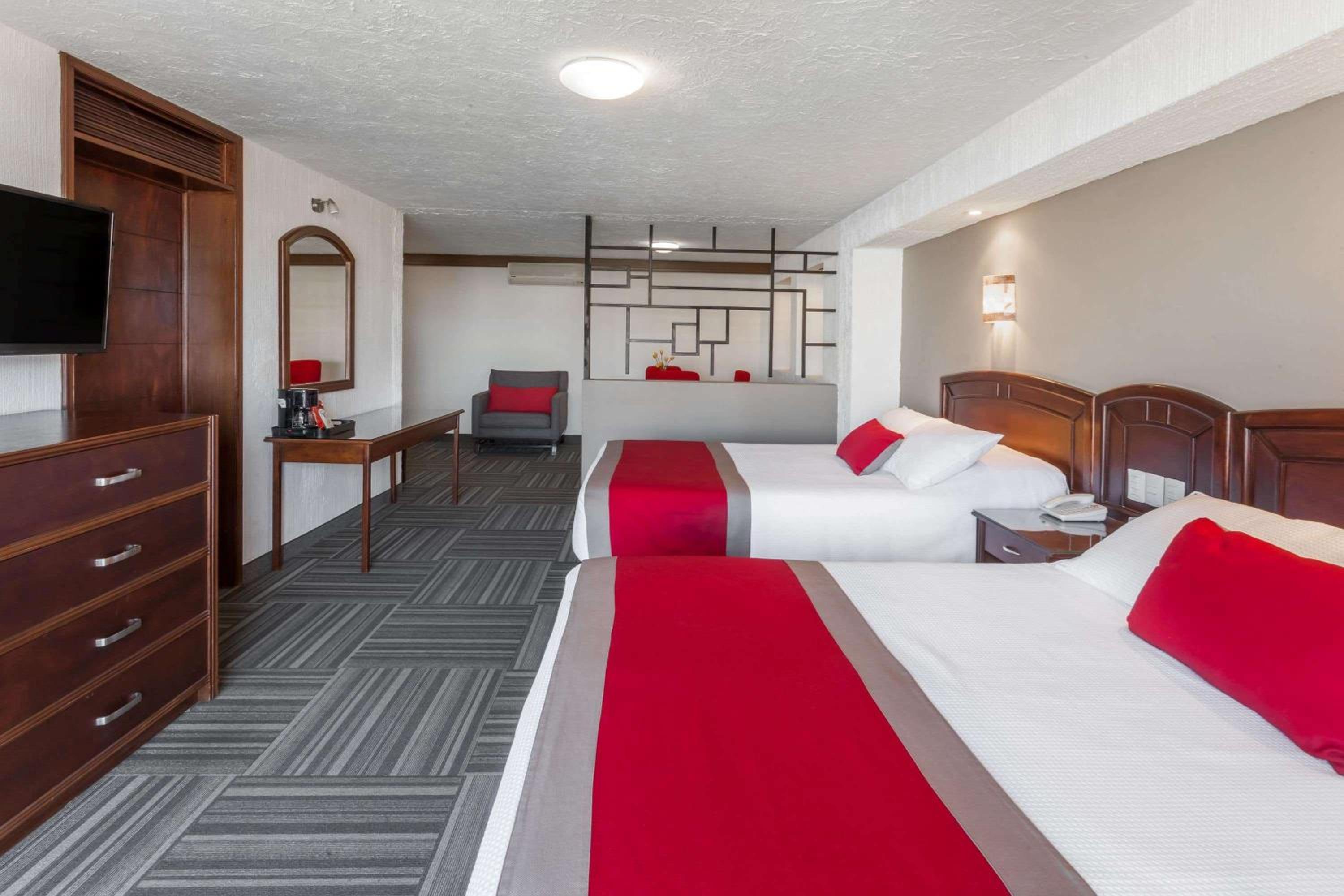 Deluxe Suite - Photo 5