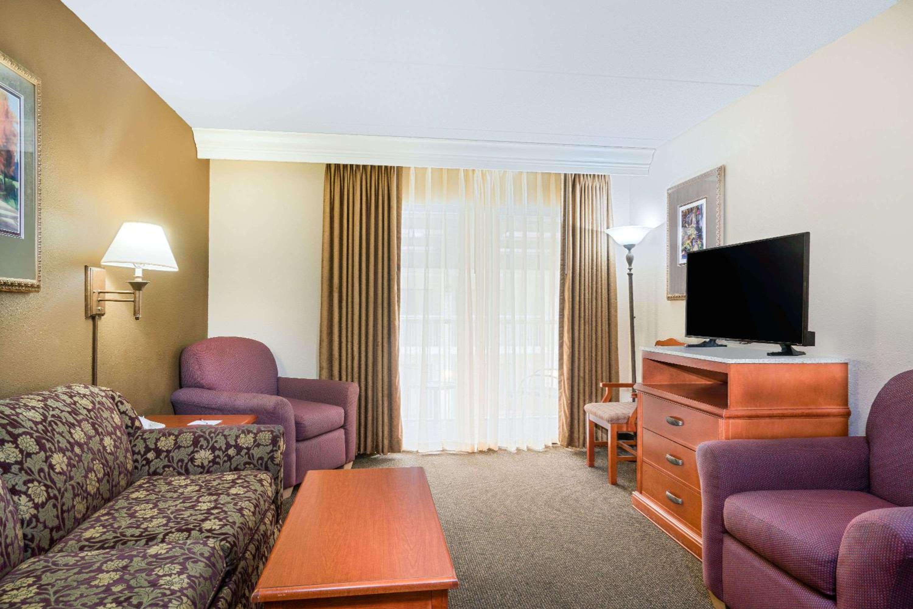 King Suite with Sofa Bed and Hot Tub - Photo 4