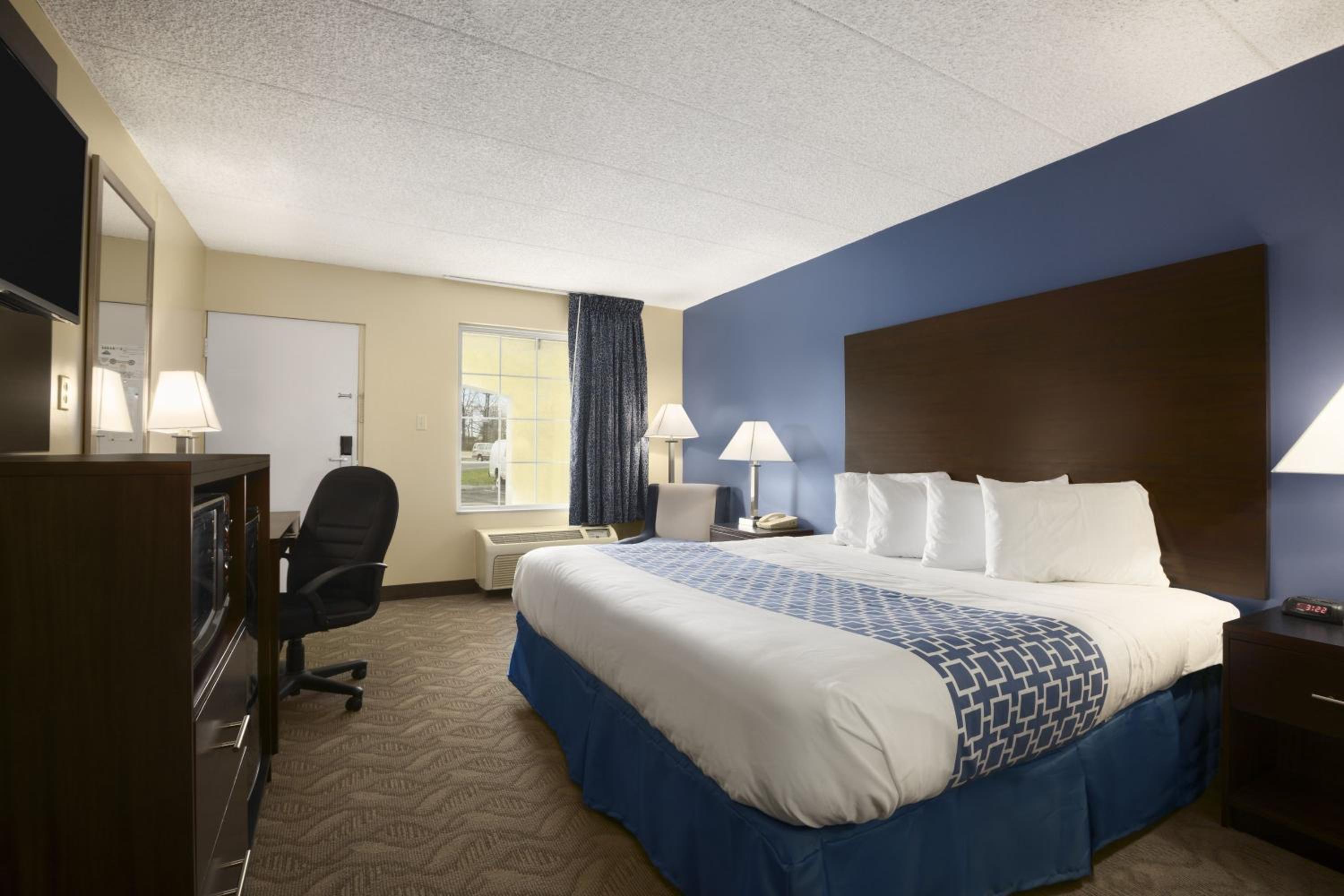 King Room- Non-Smoking - Photo 2