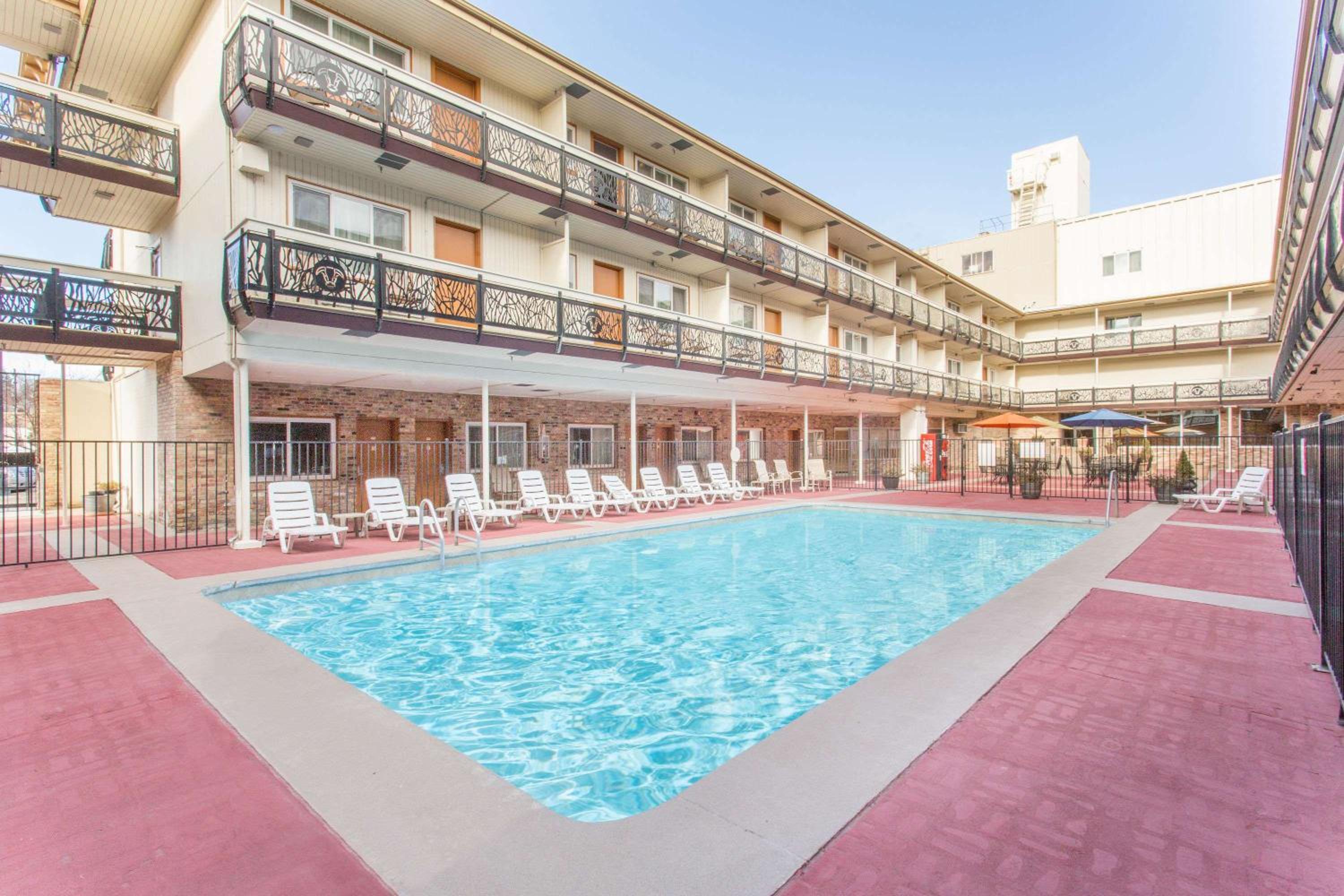 Two-Bedroom Suite with Sofa Bed and Courtyard View - Non-Smoking