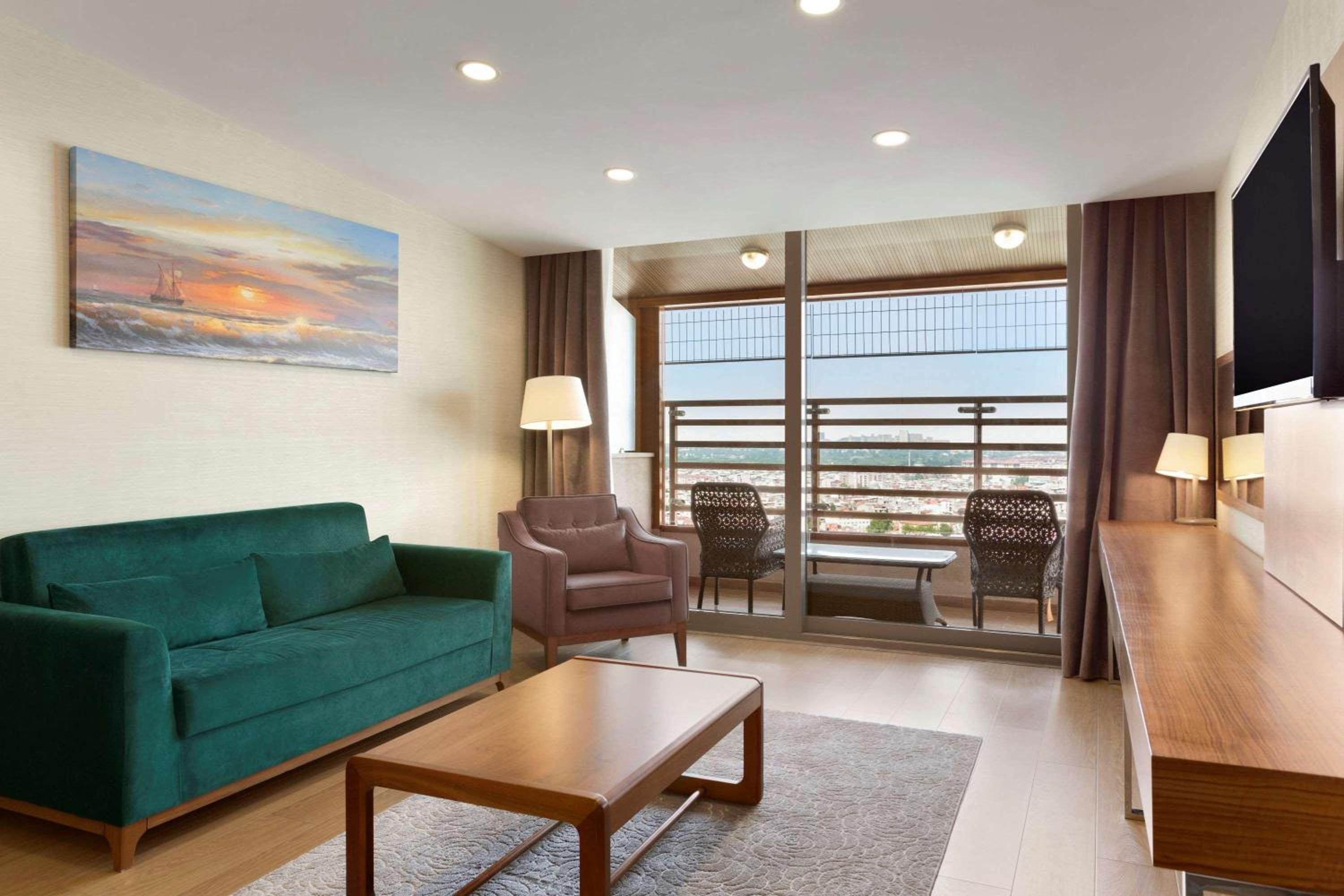 1 Double Bed Suite