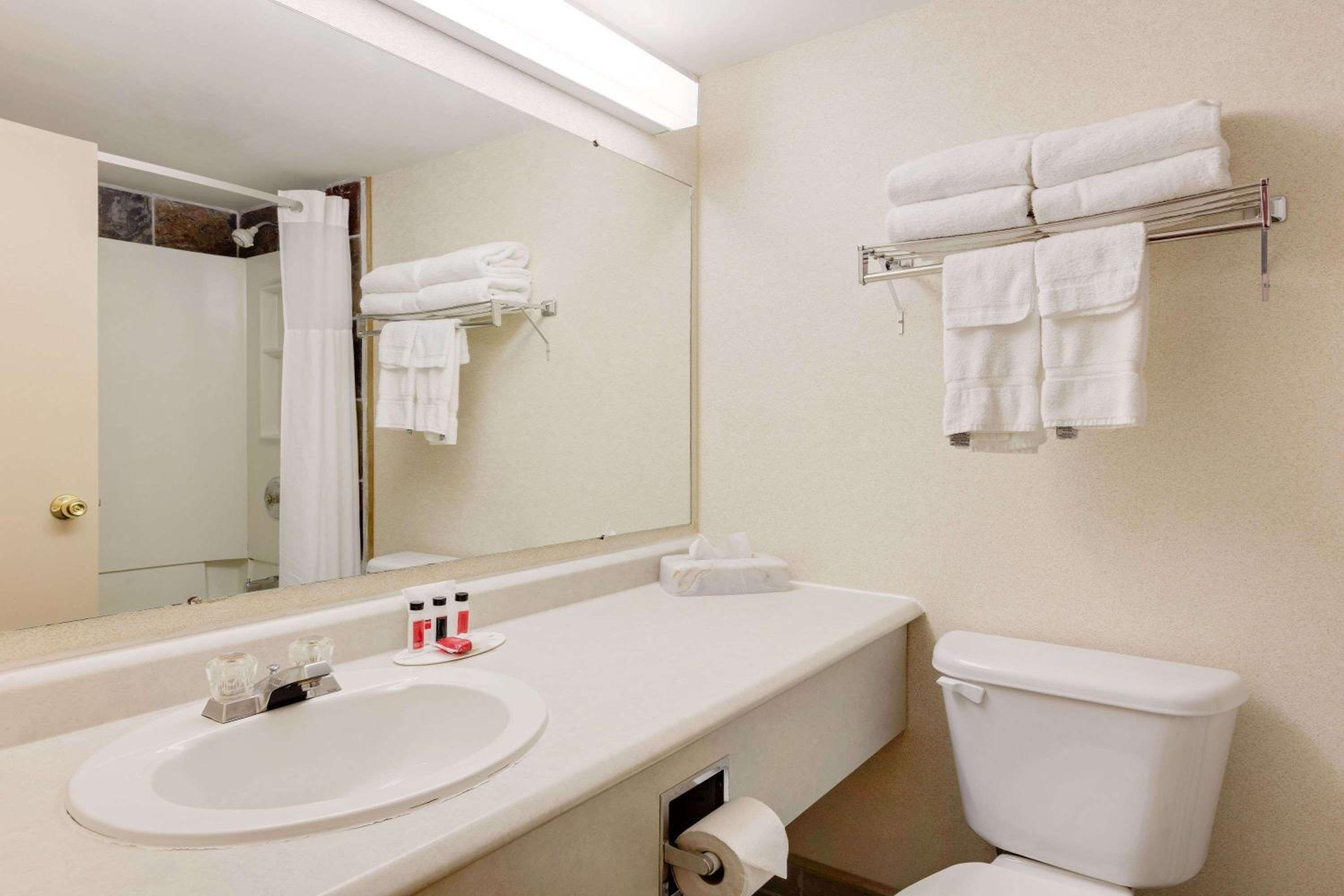 2 Queen Bed, Lower Level, Non-Smoking - Photo 2