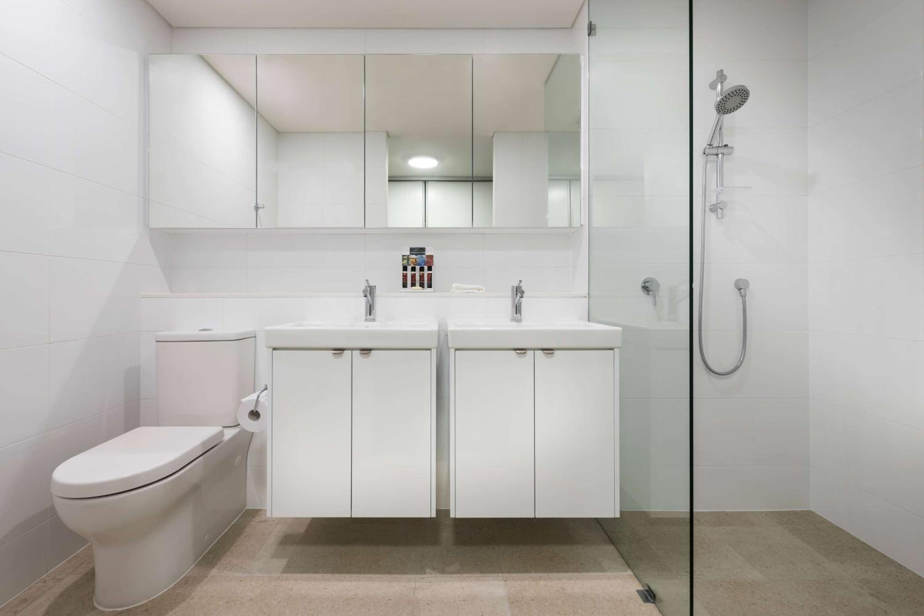 Three Bedroom Suite thumbnail 6