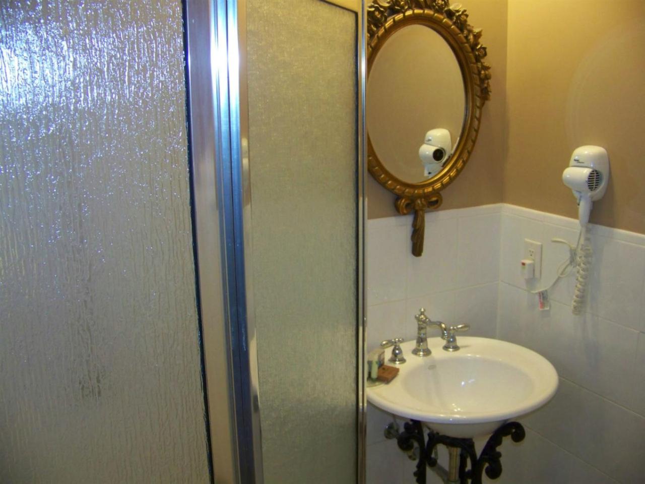 Queen Suite photo 3
