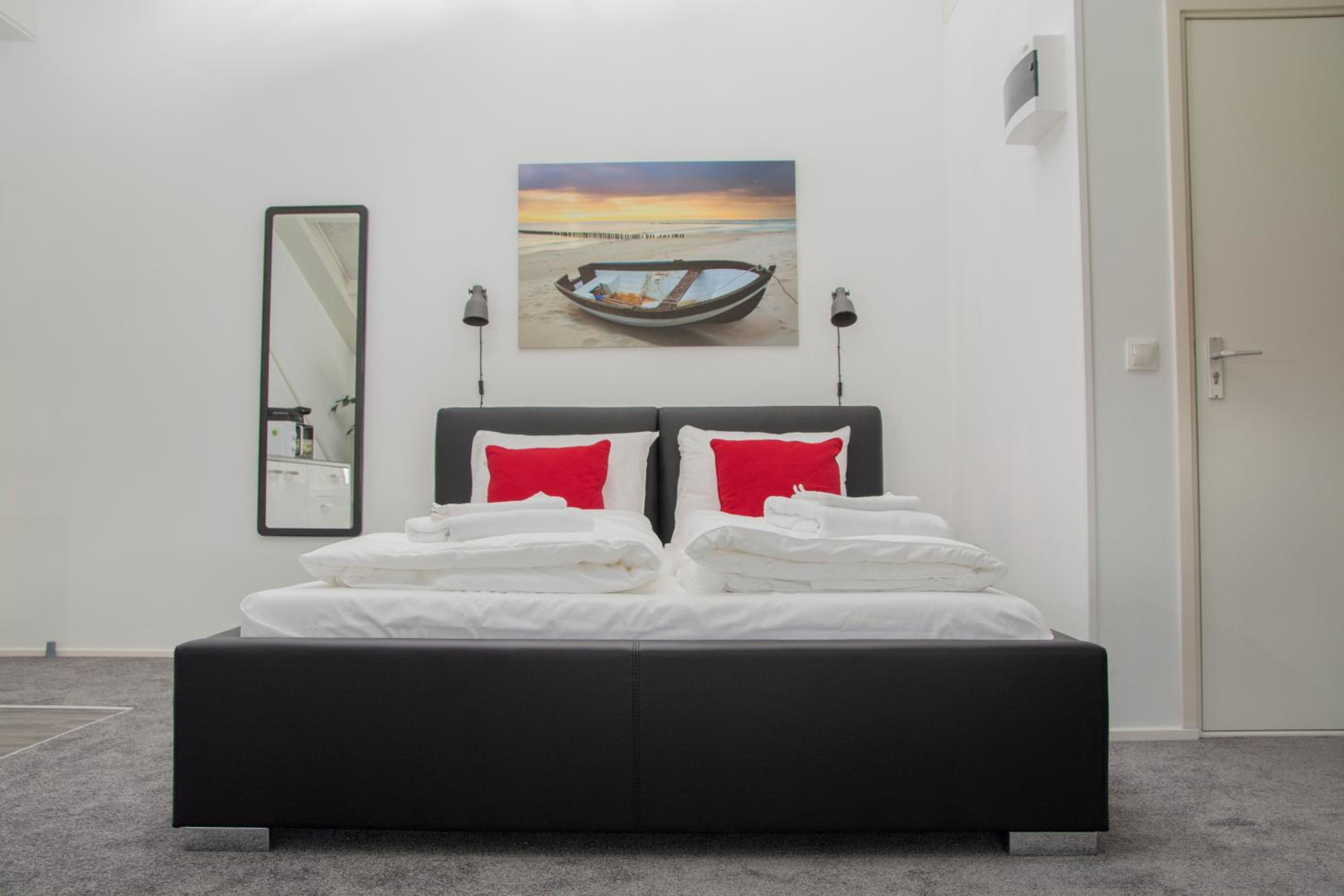 King Room with Lake View - Photo 2