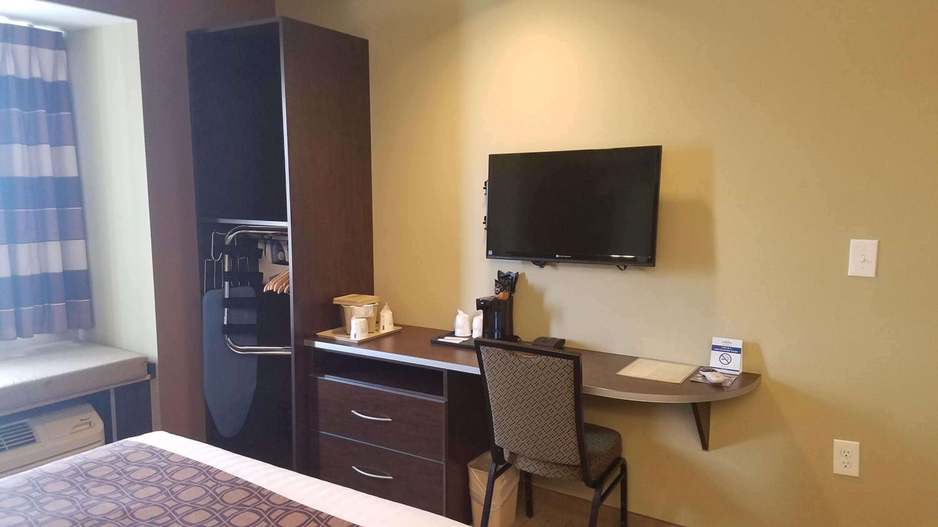 Queen Room - Disability Access photo 3