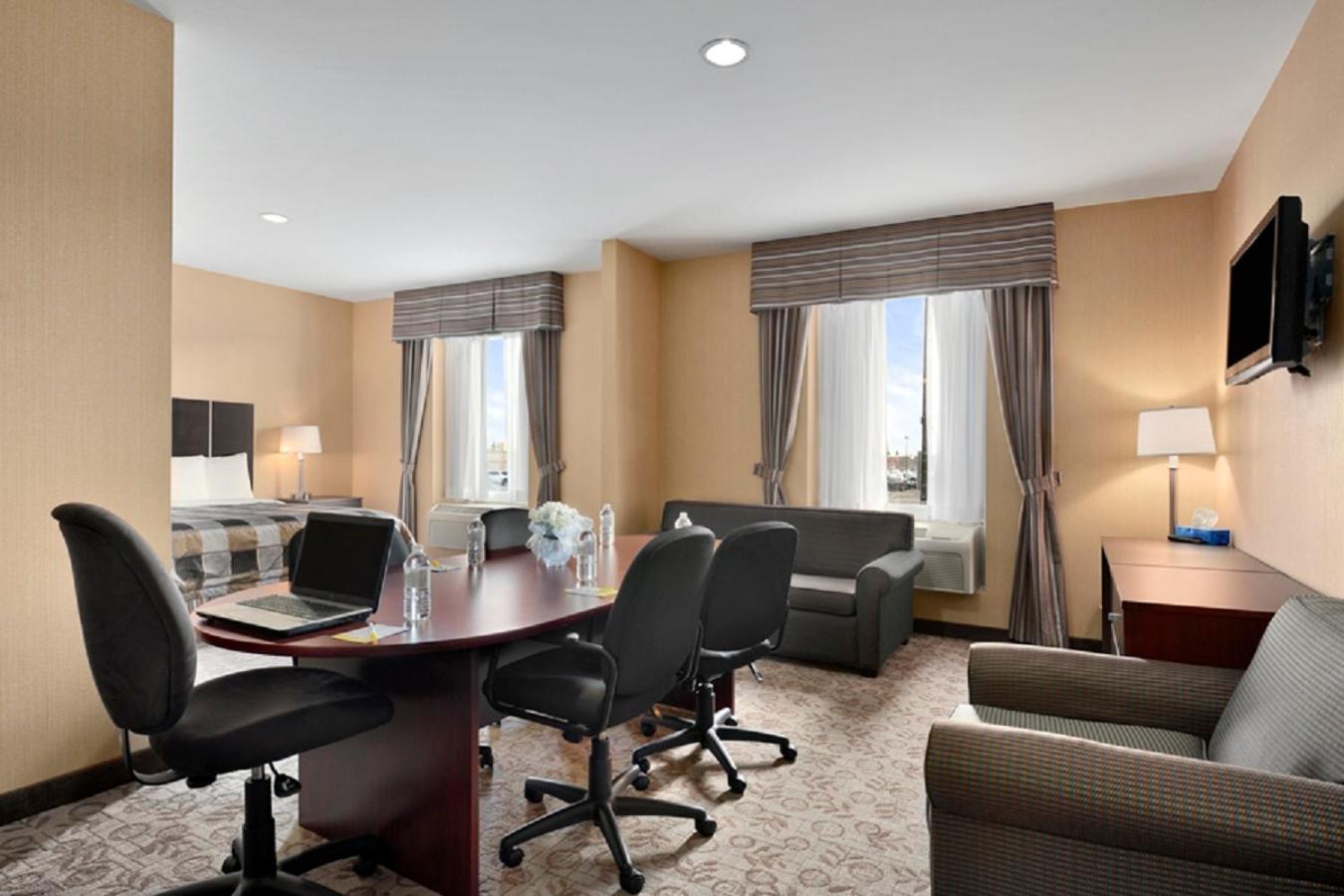 One-Bedroom King Suite - Non-Smoking - Photo 1