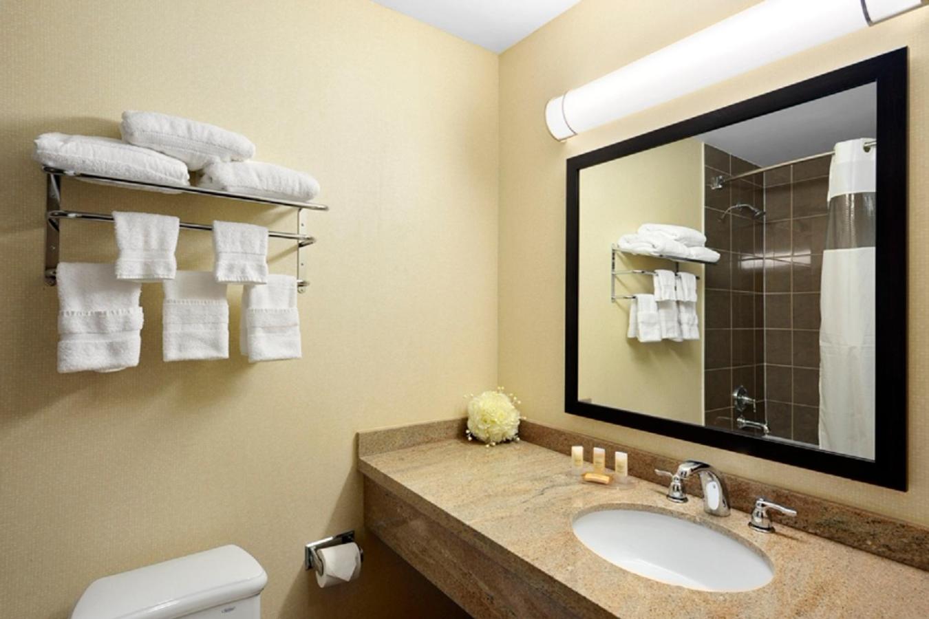 King Room - Non-Smoking - Photo 2