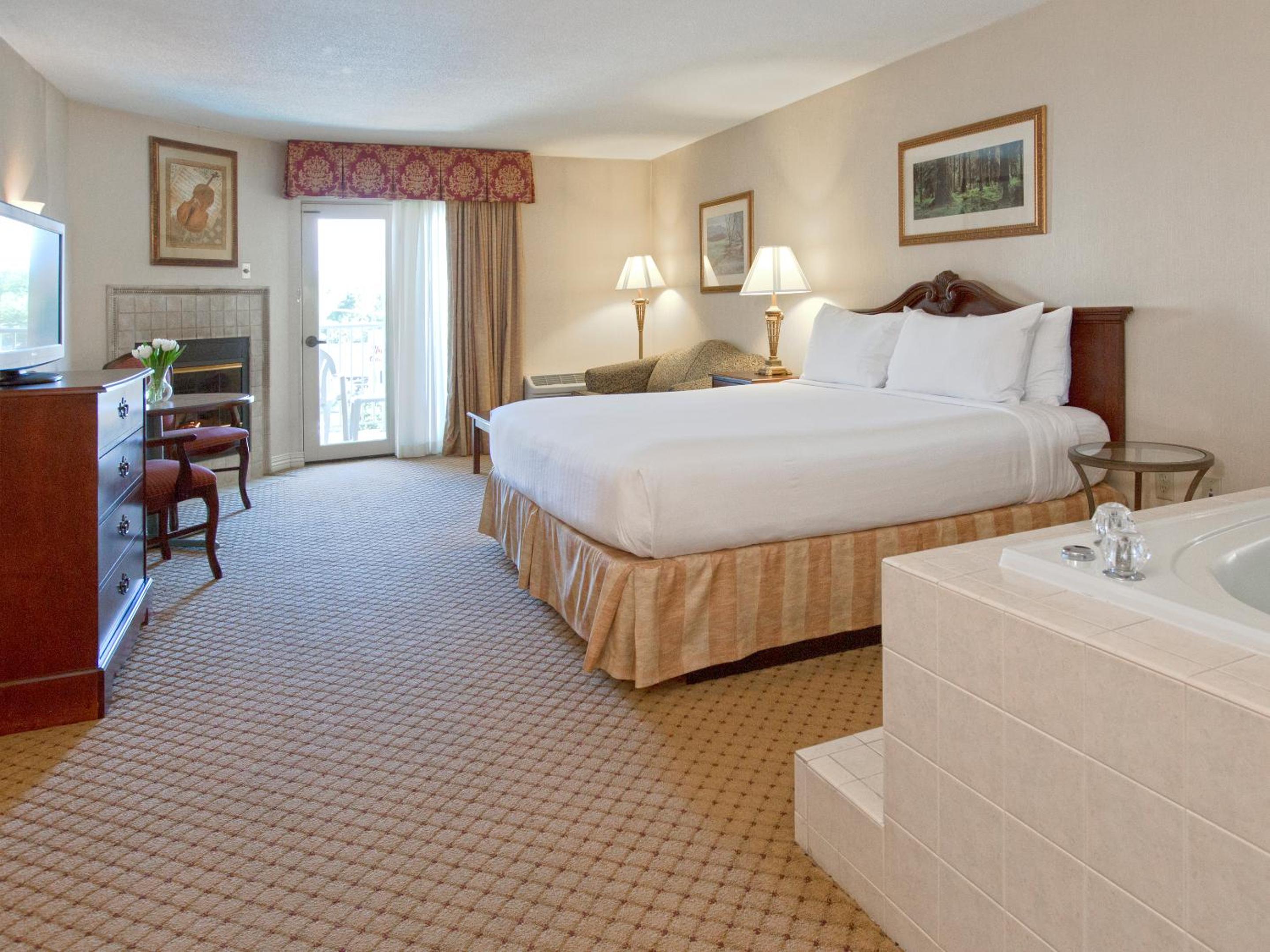 Premier King with Mountain and Water Park View - Inn - Photo 1