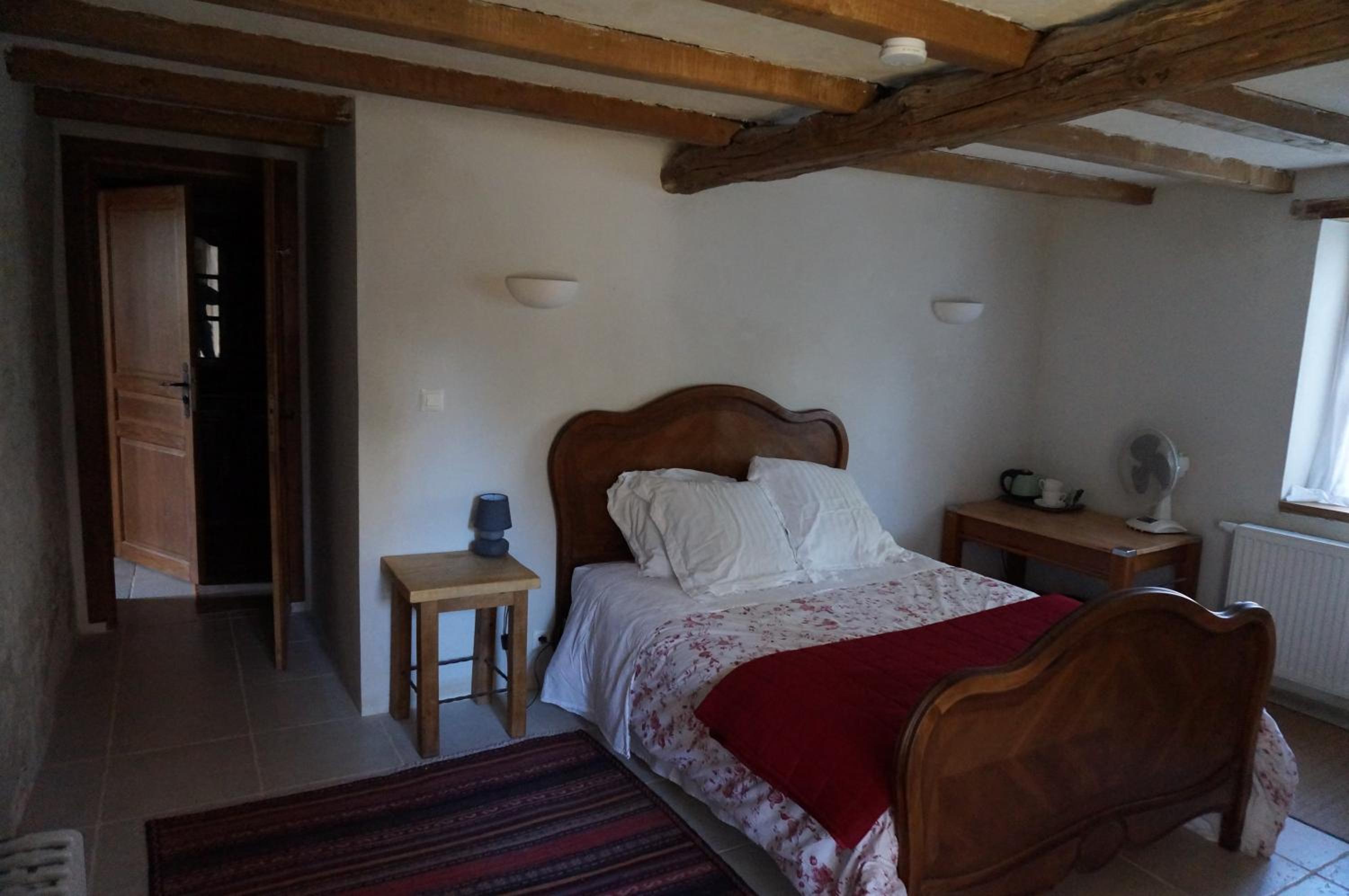 Double Room with Private Bathroom - Photo 4