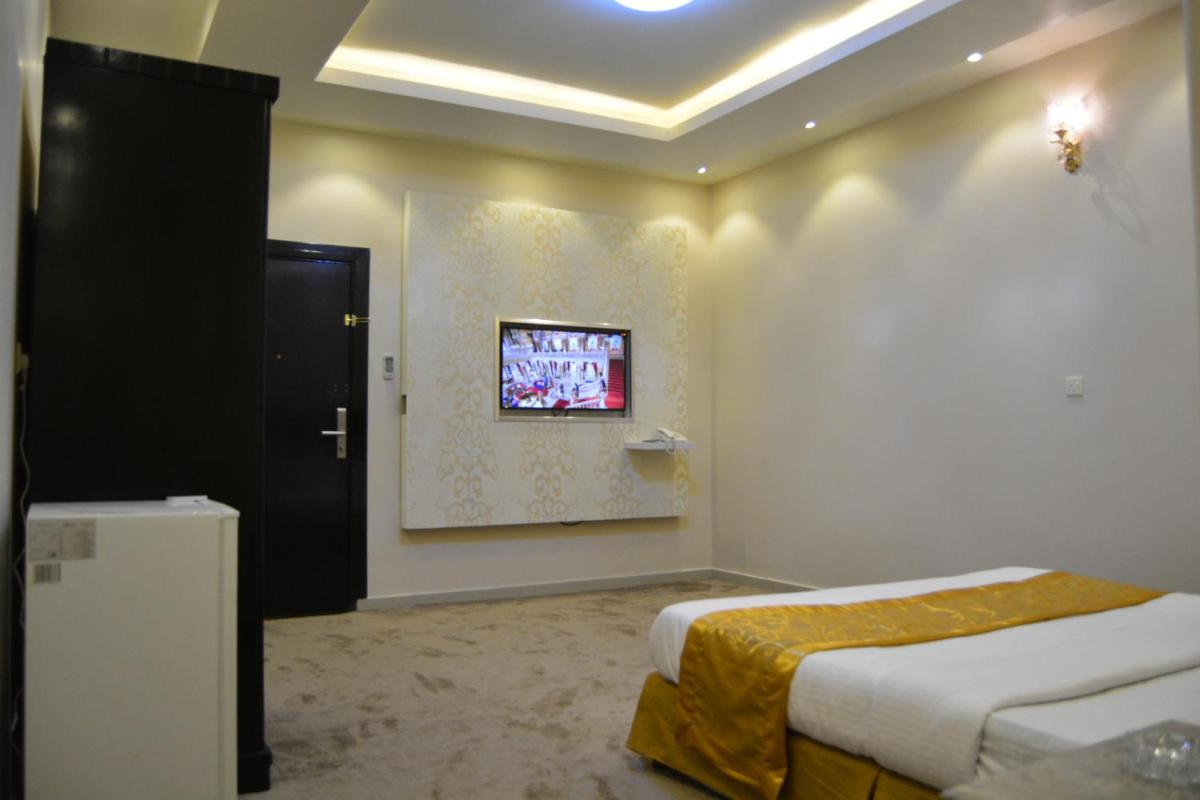 Studio Apartment photo 2