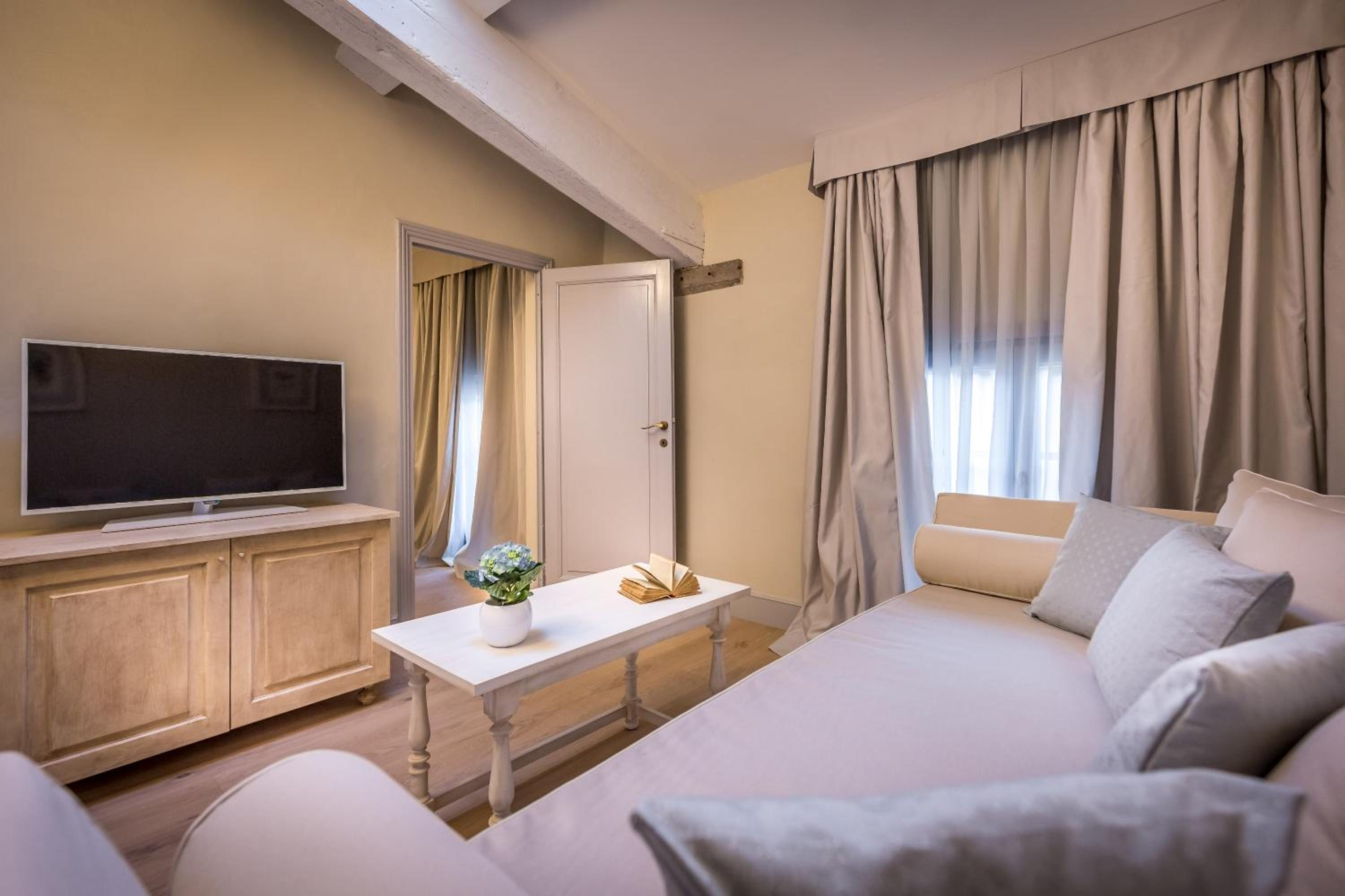Prestige Suite photo 2