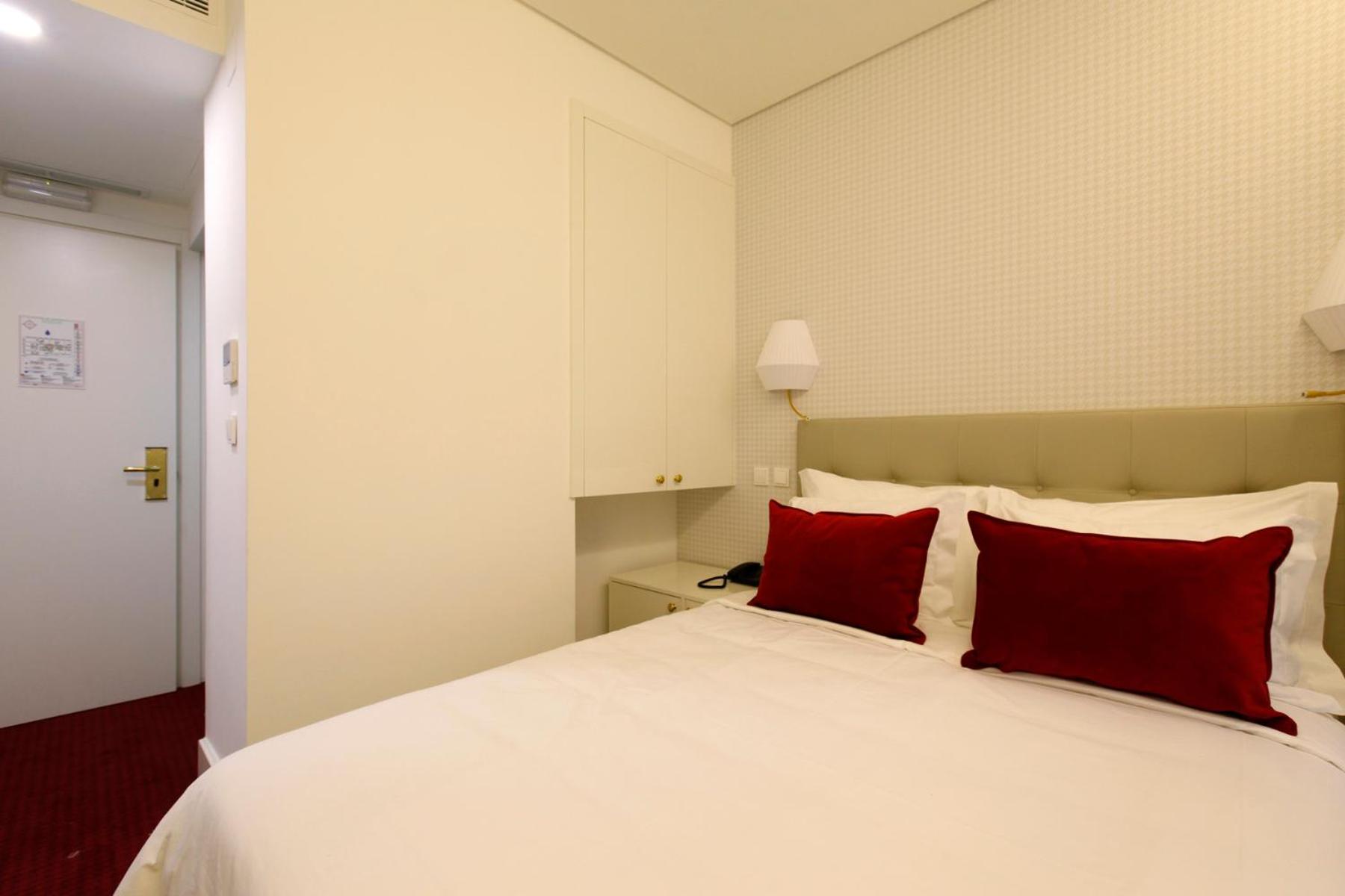 Standard Single Room thumbnail 6