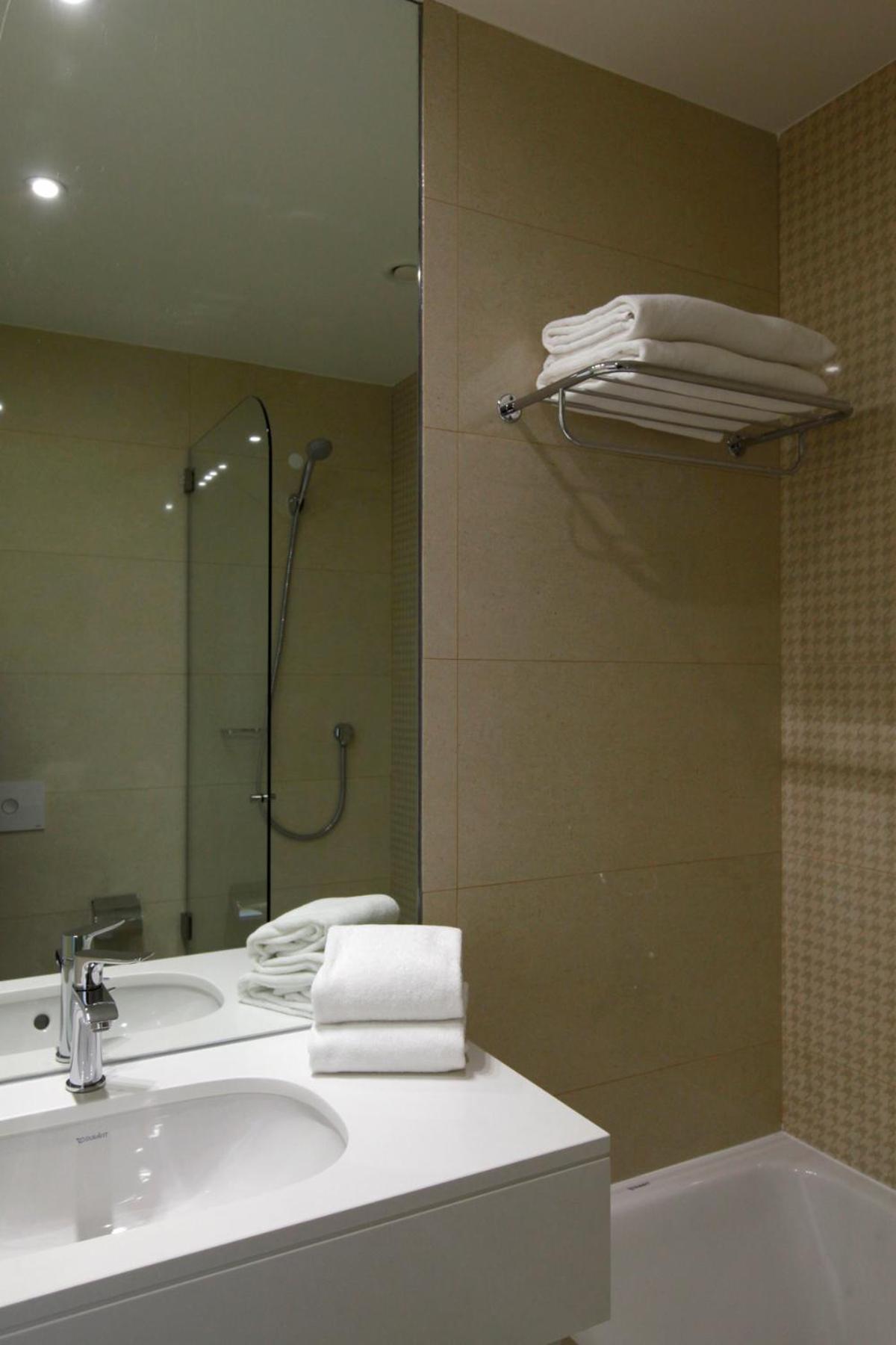 Mini Double Room thumbnail 5