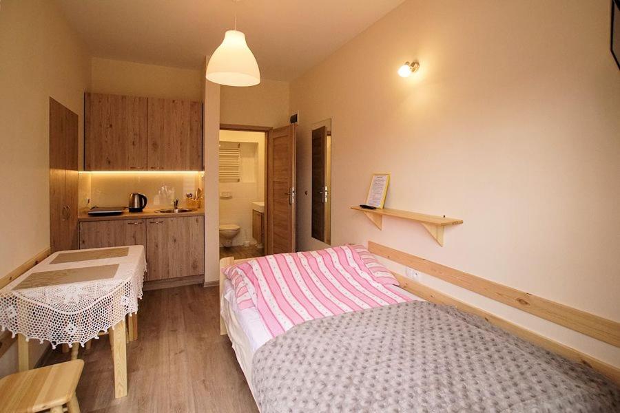 Double Room with Private Bathroom - Photo 2
