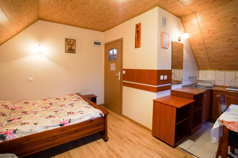 Quadruple Room with Private Bathroom - Photo 3