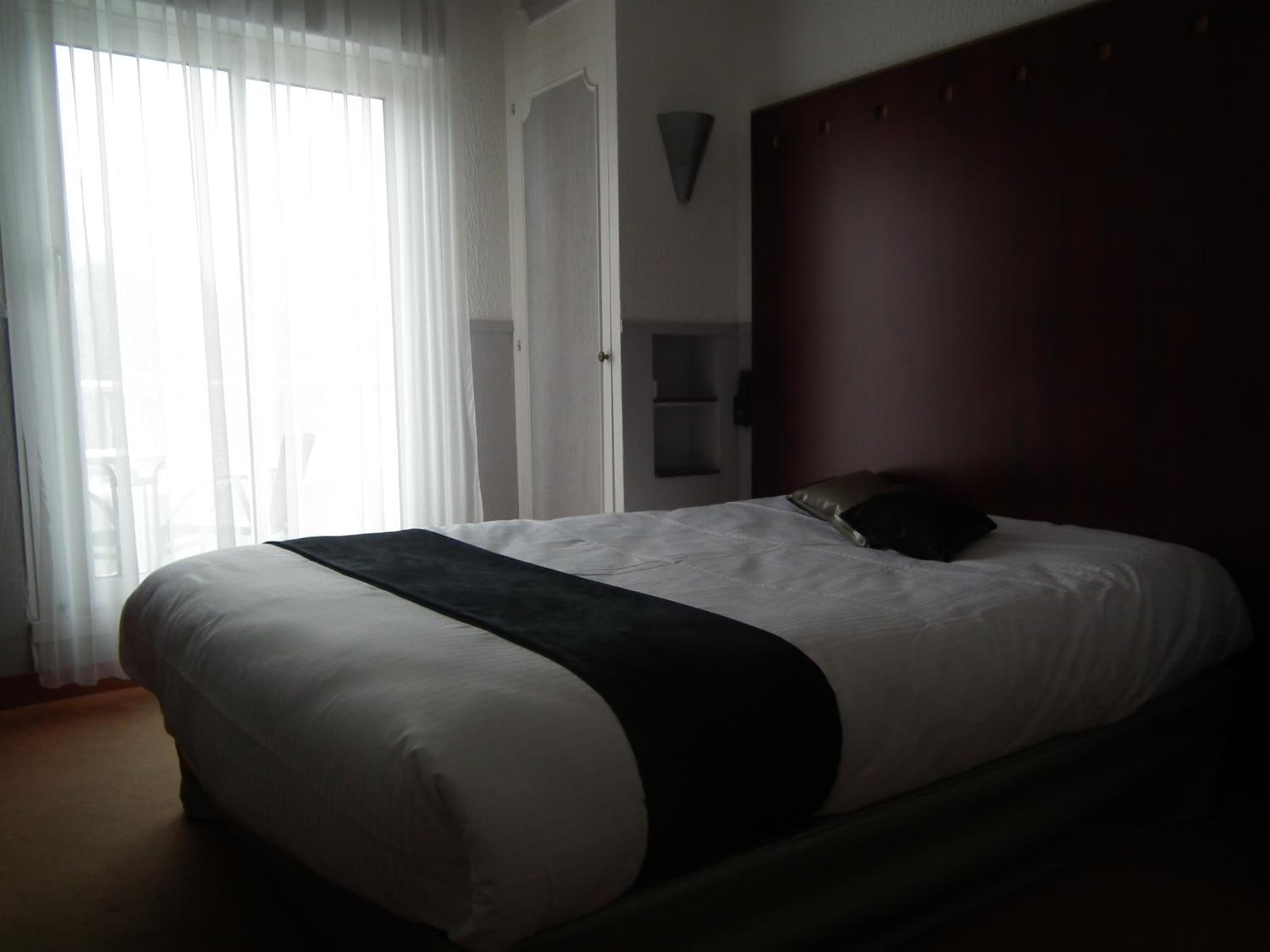 Double Room with Big Lake View - Photo 3