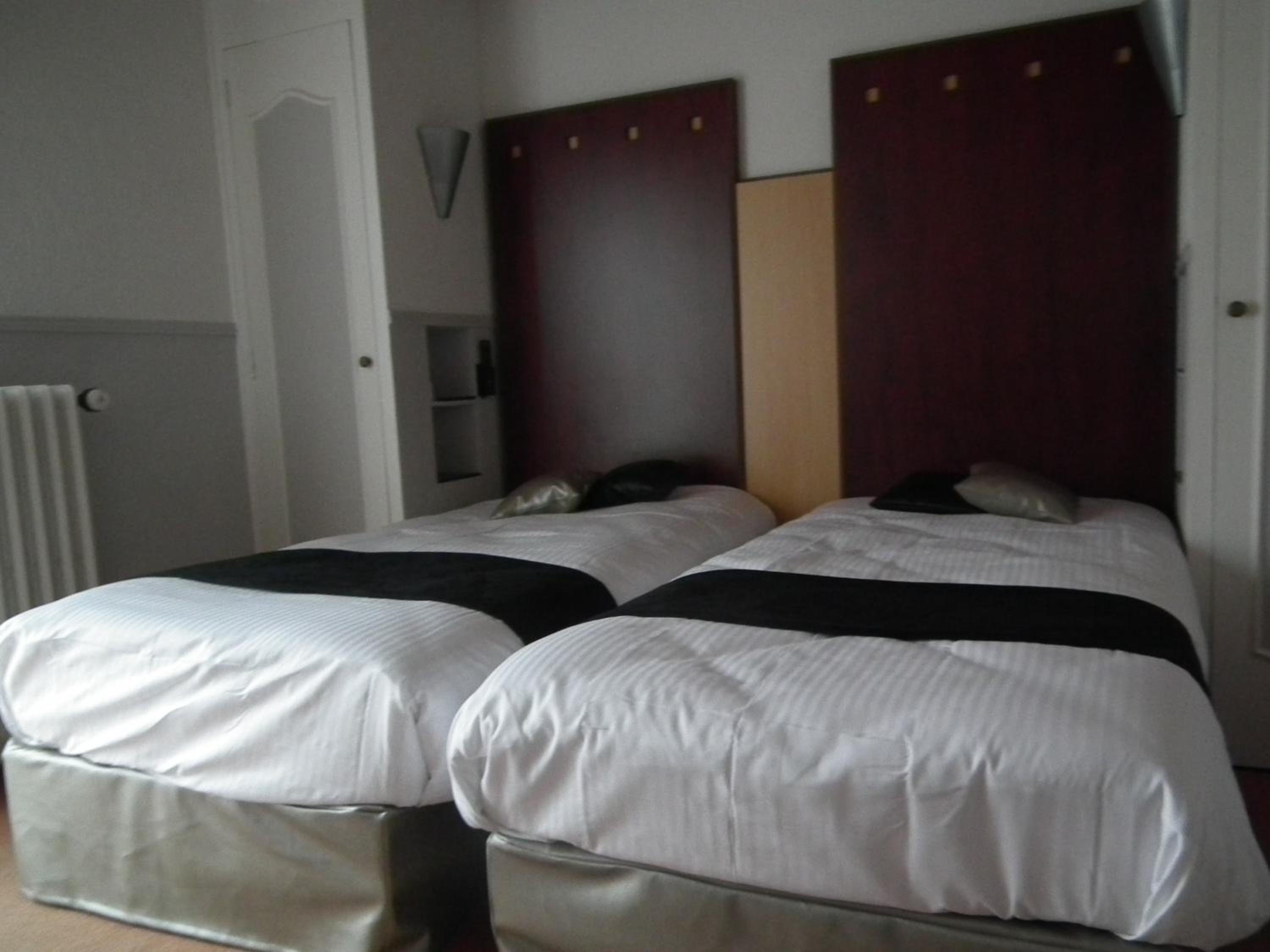 Twin Room with Big Lake View - Photo 1