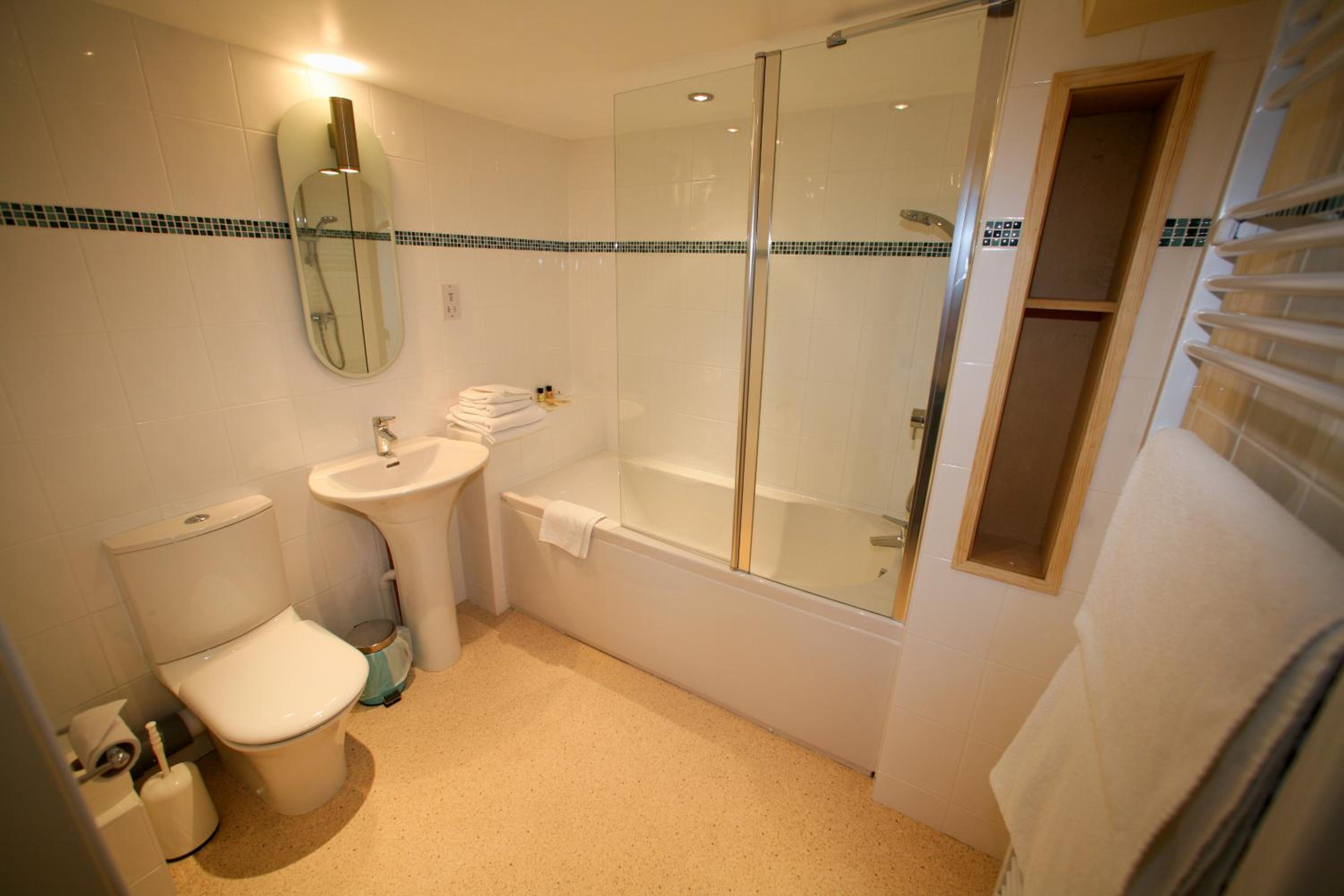 Double Room - Non-Smoking  - Photo 32