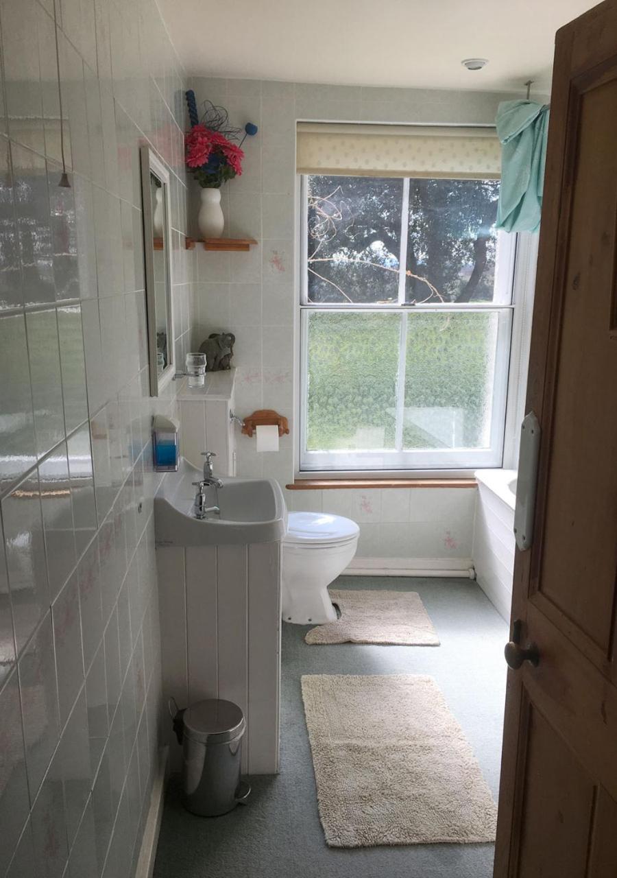 Single Room with Bathroom photo 3