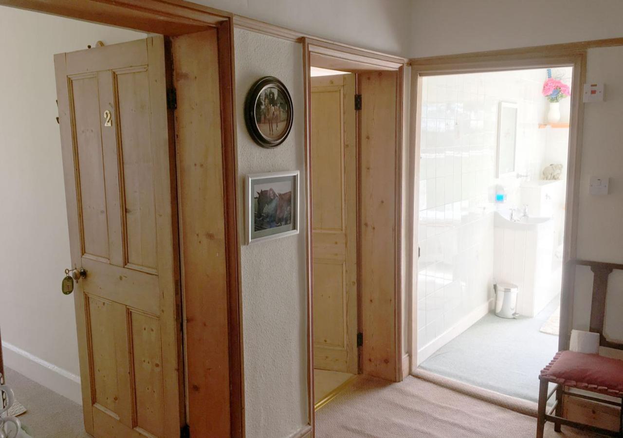 Single Room with Bathroom photo 2