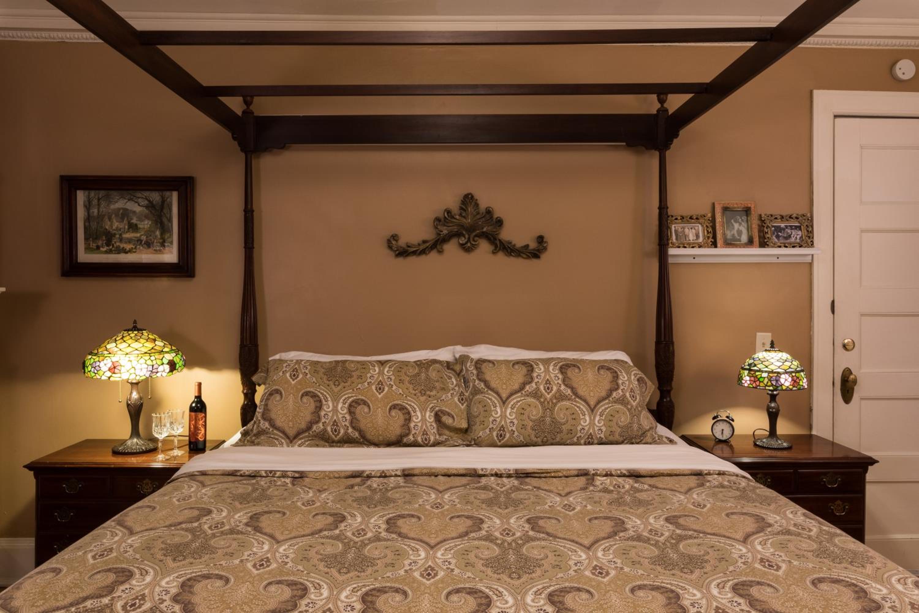 Deluxe King Room photo 1