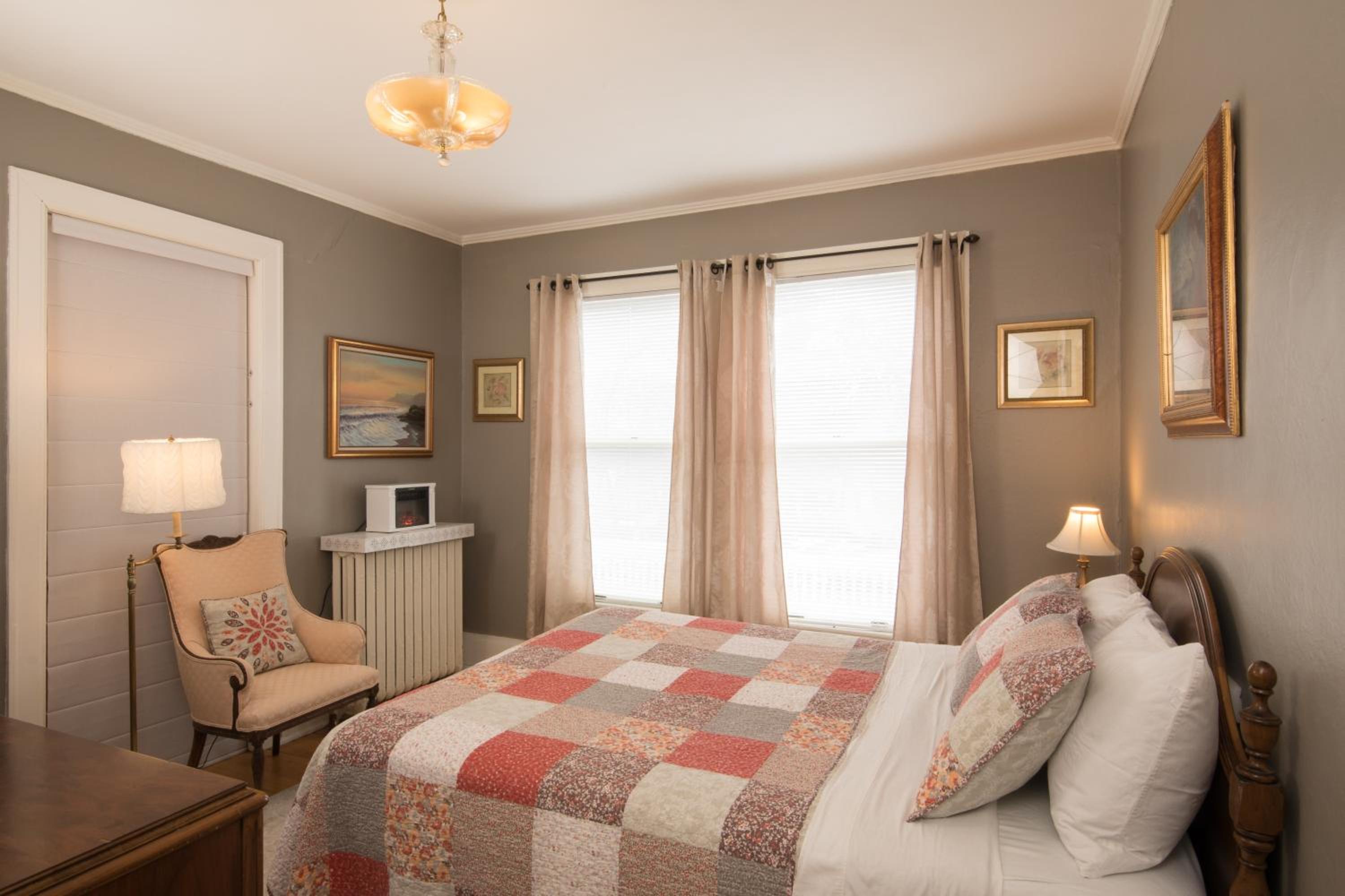 Queen Room with Spa Bath photo 1