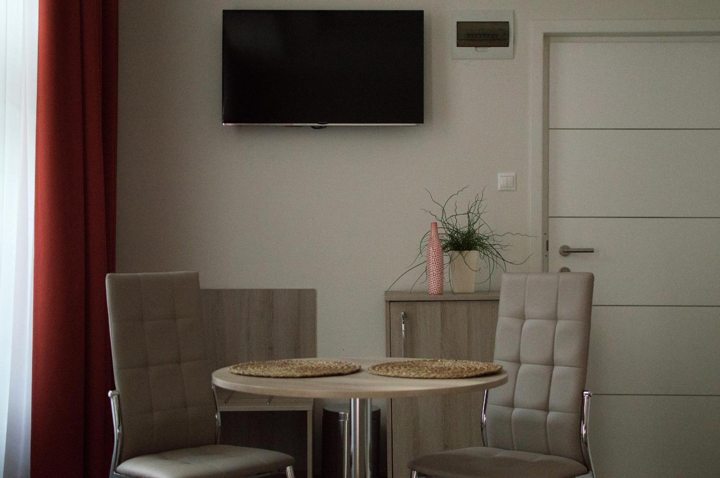 Deluxe Studio Apartment - Photo 4