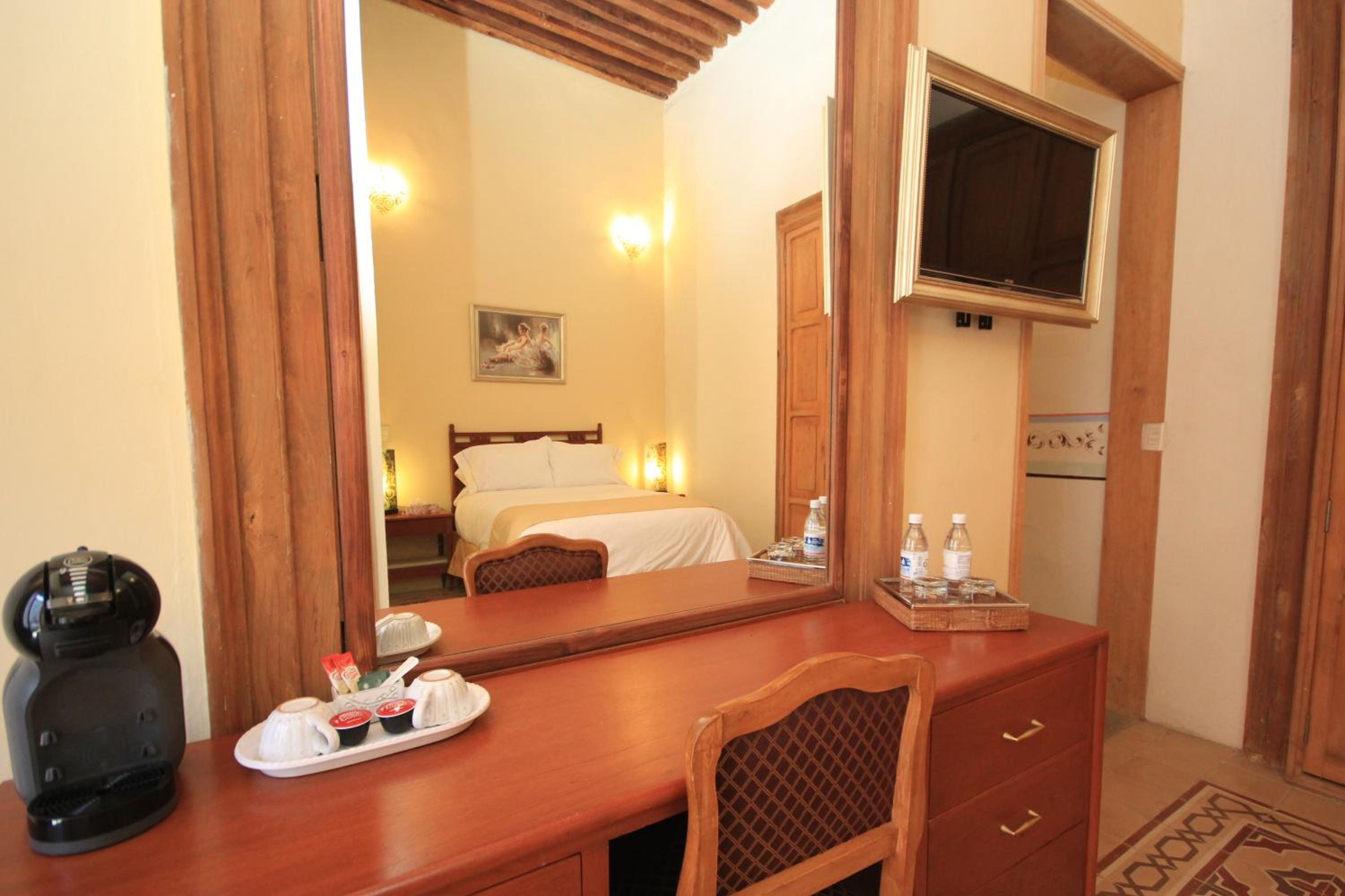 Deluxe Room with Balcony photo 3