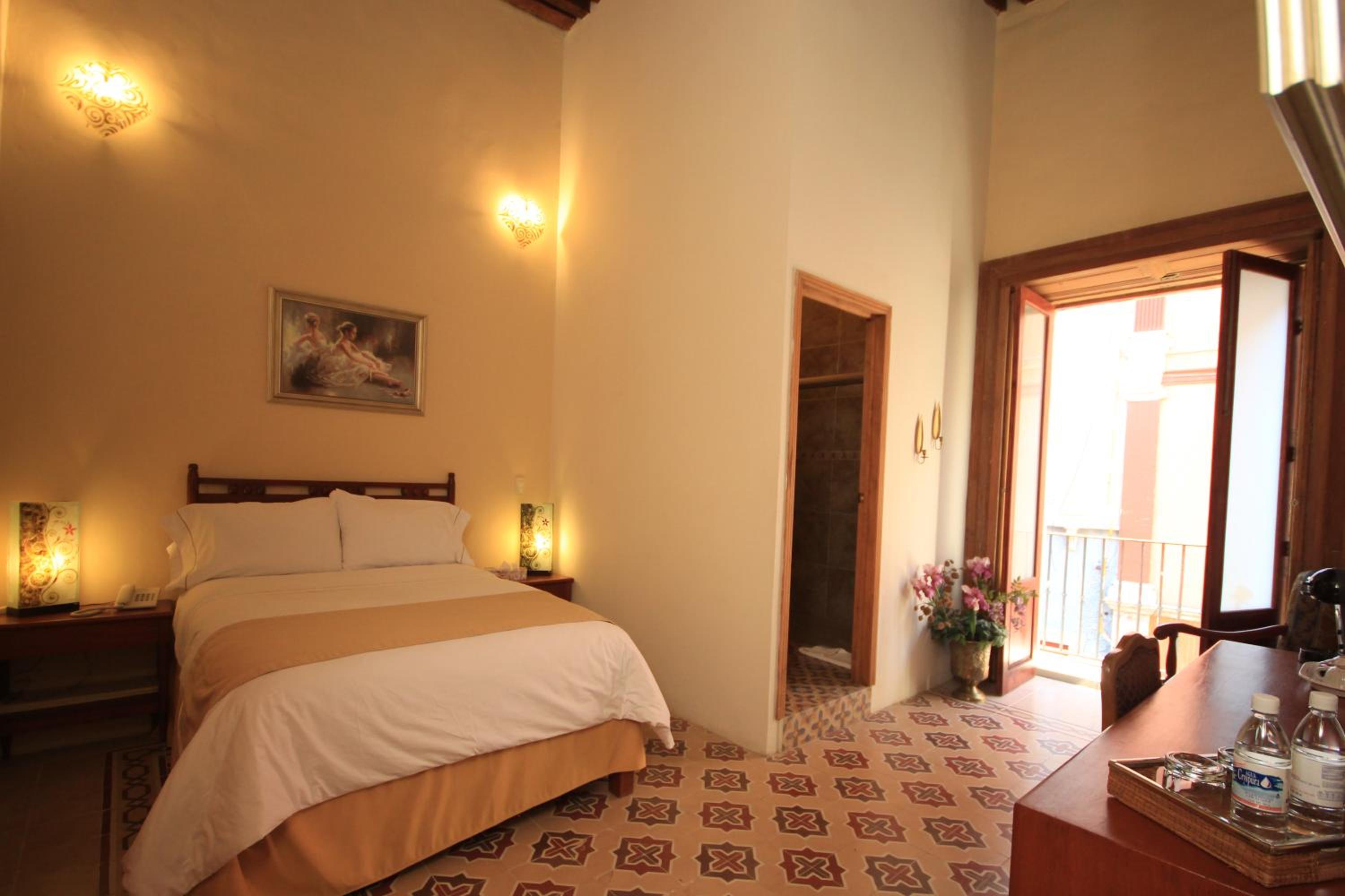 Deluxe Room with Balcony photo 1