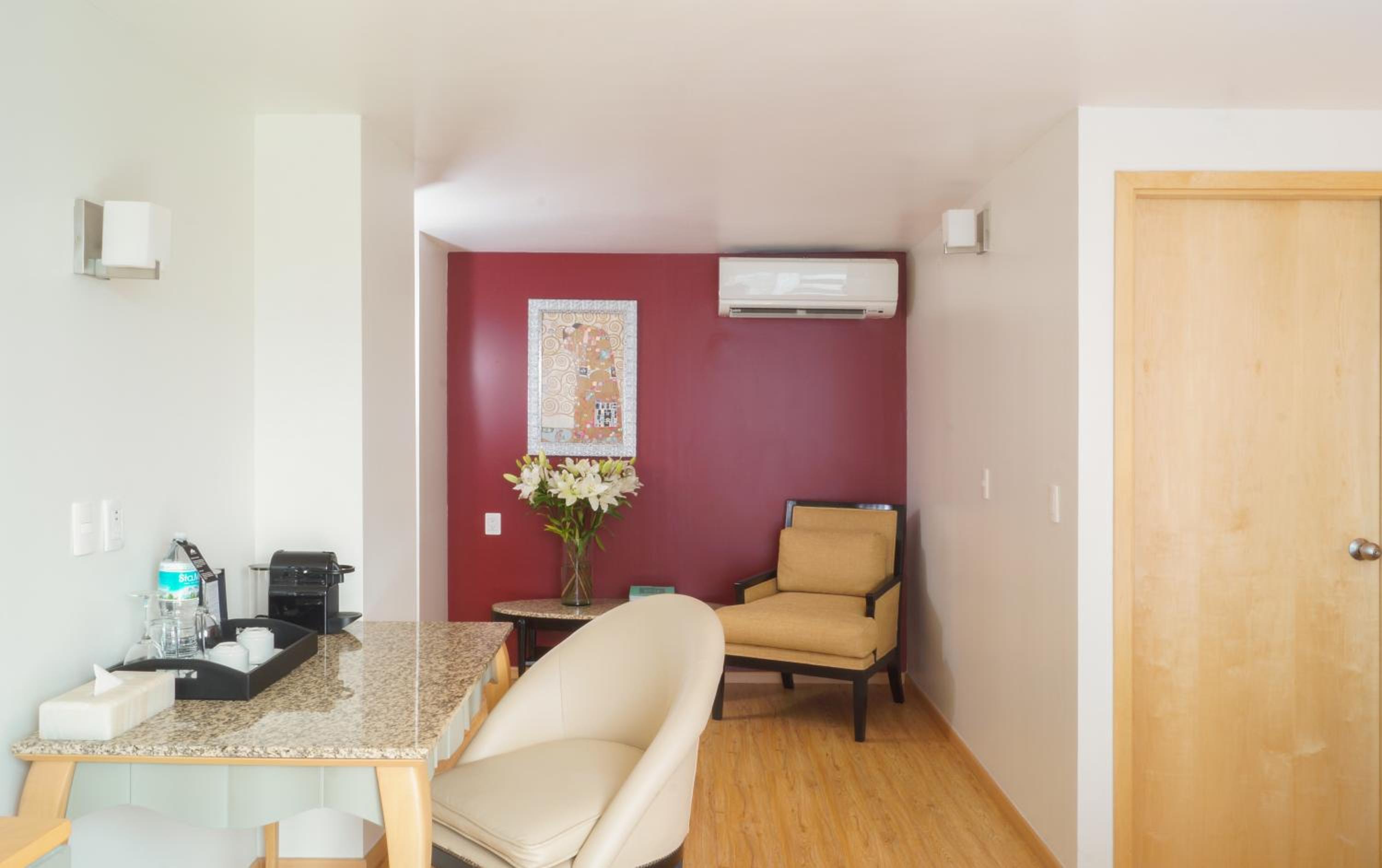 Available room thumbnail 6