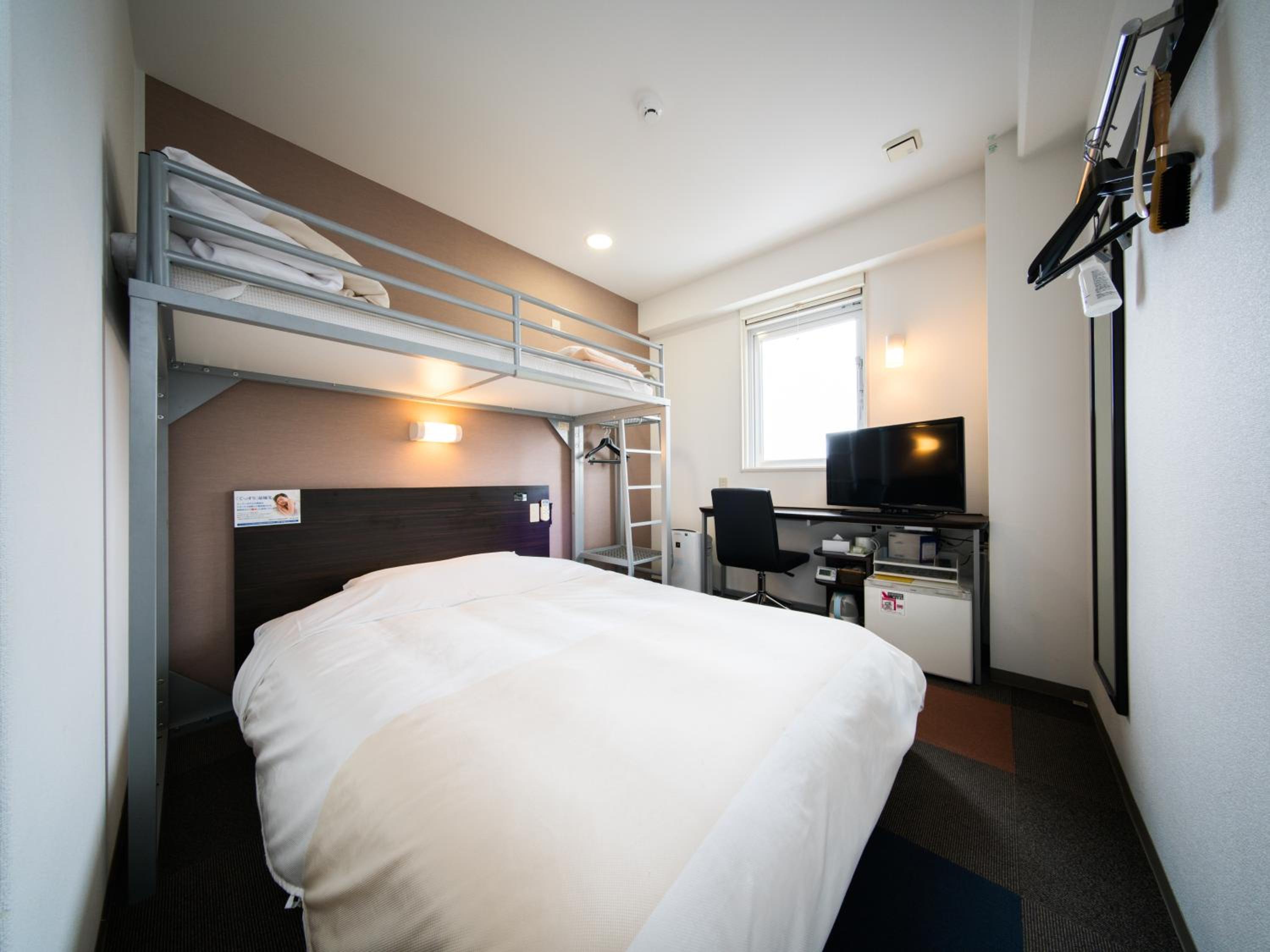 Room with Double Bed and Bunk Bed - Non-Smoking - Photo 7
