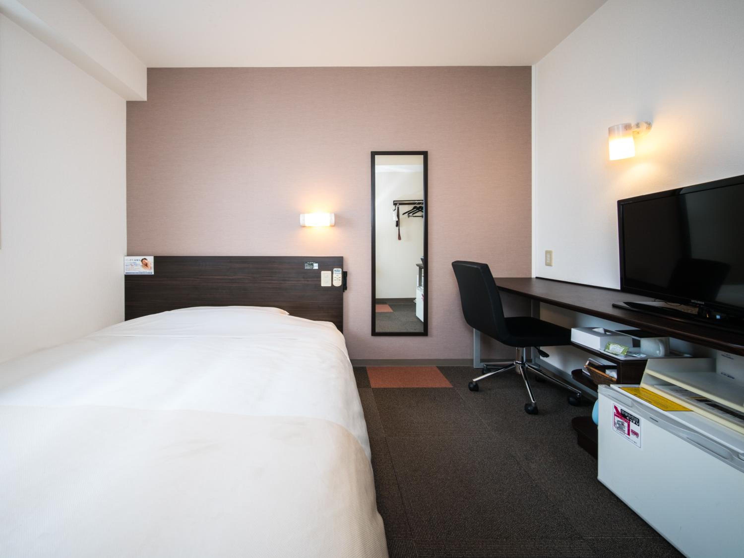 Double Room - Non-Smoking  - Photo 7