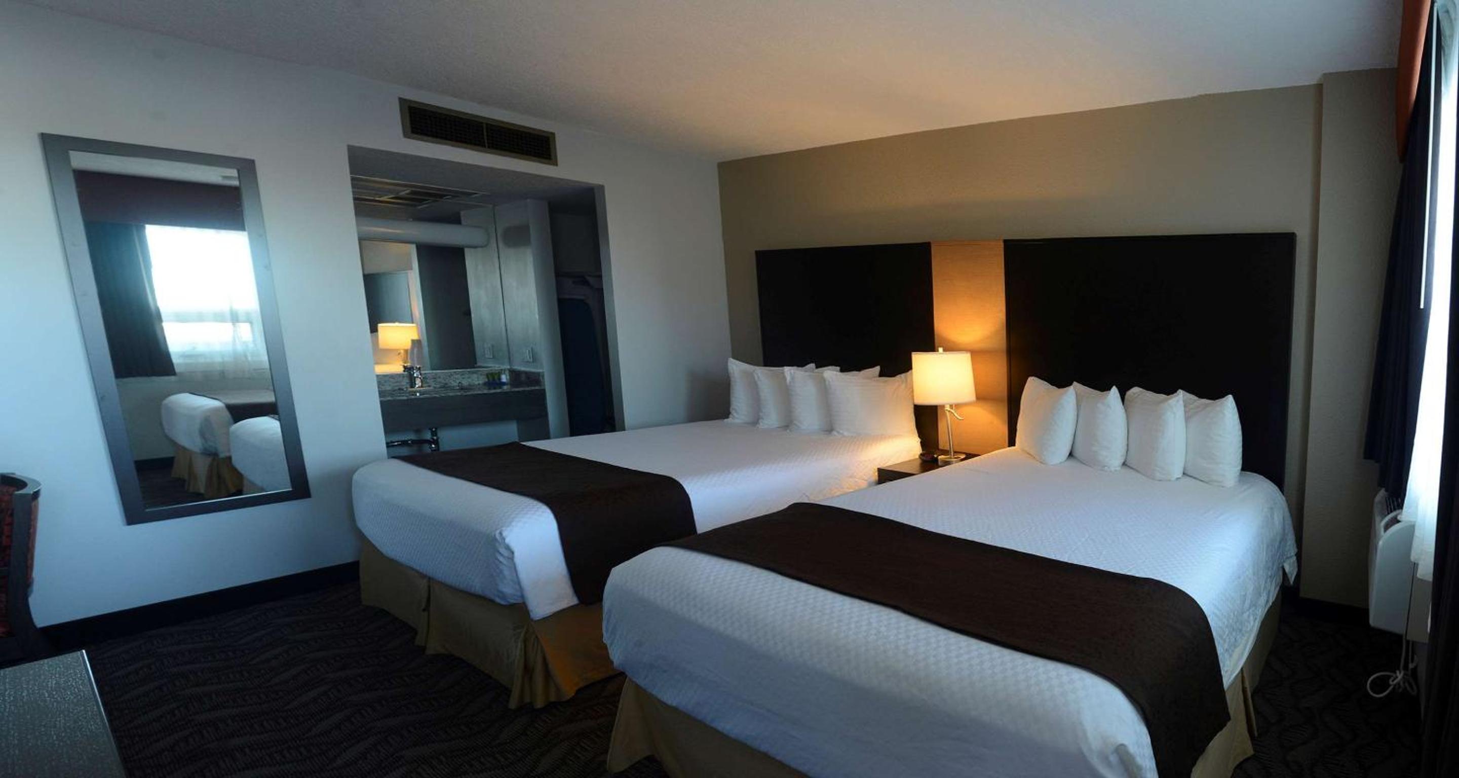 Standard Room With Two Queen Beds - Exterior Corridor