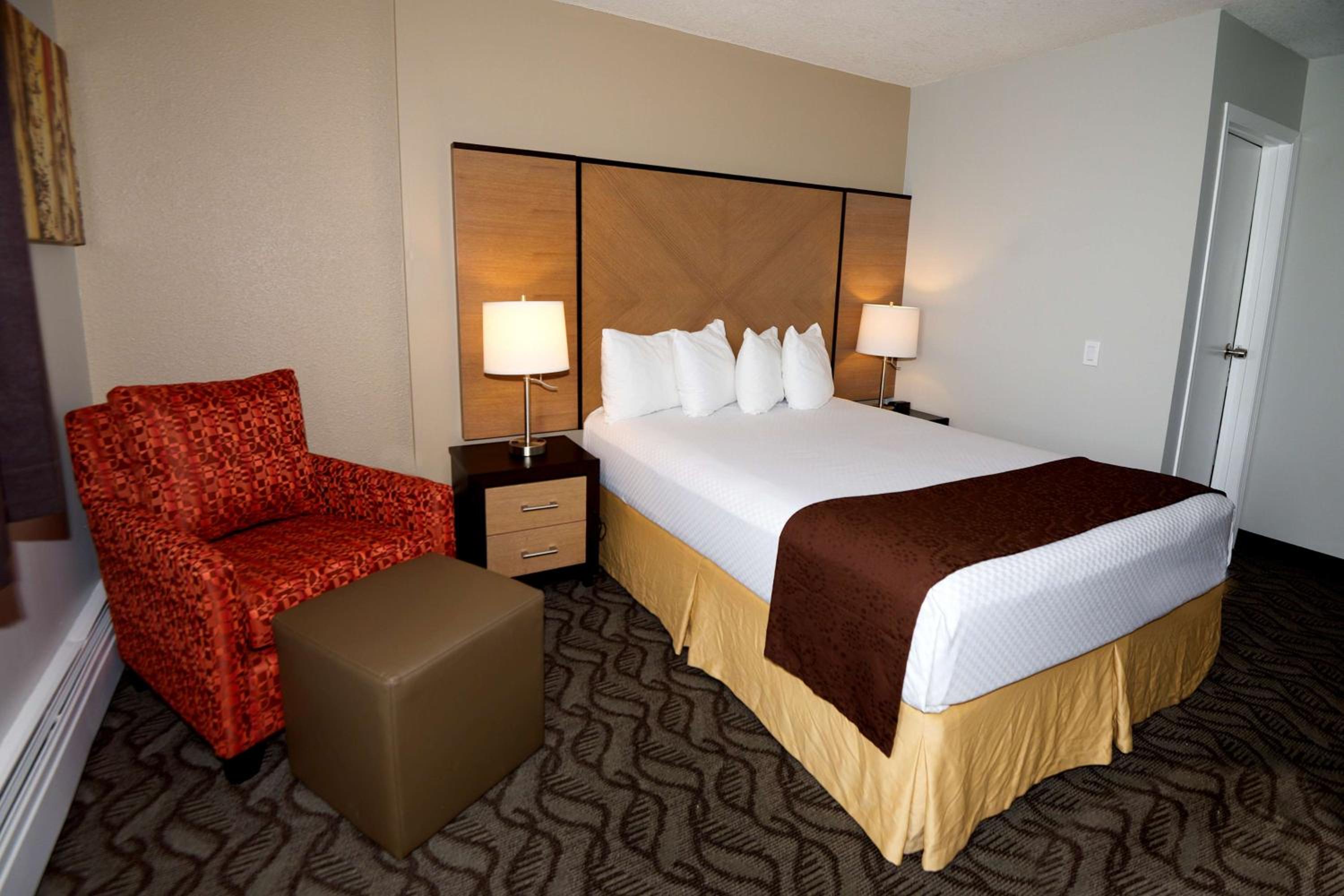 Standard Room With One Queen Bed - Exterior Corridor