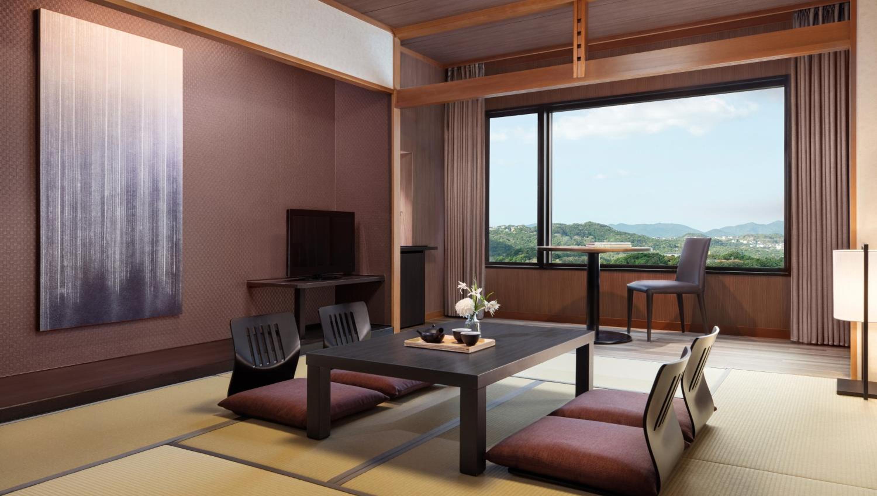 Japanese-Style Room with Garden View - Photo 1