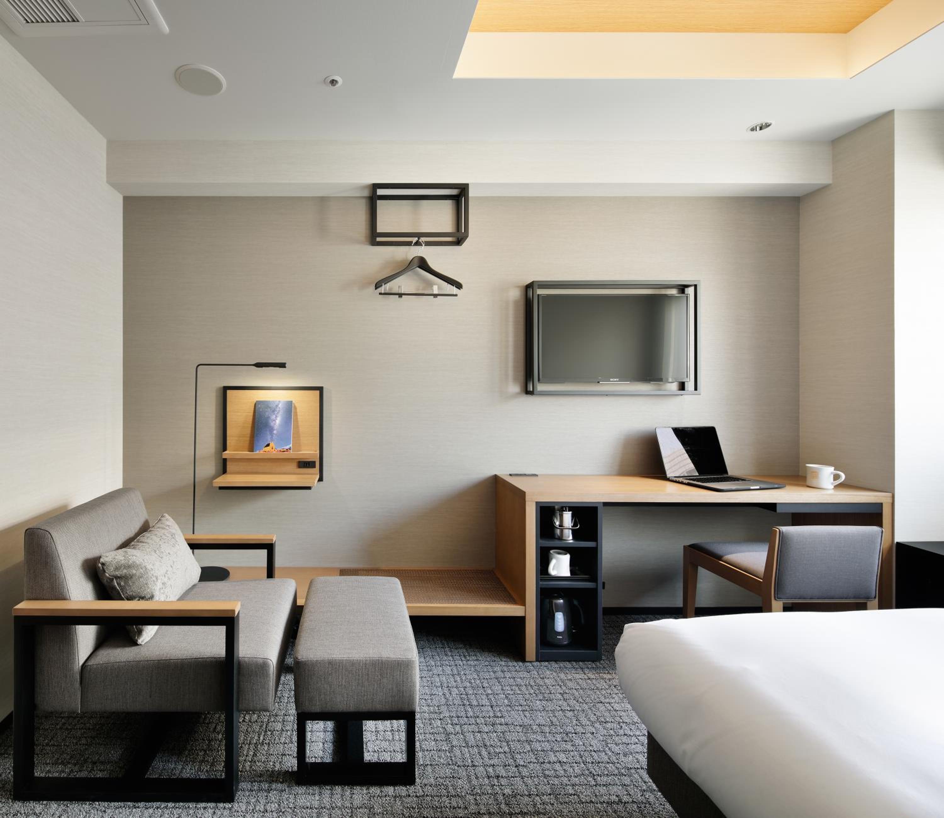Single Room - Non-Smoking thumbnail 6