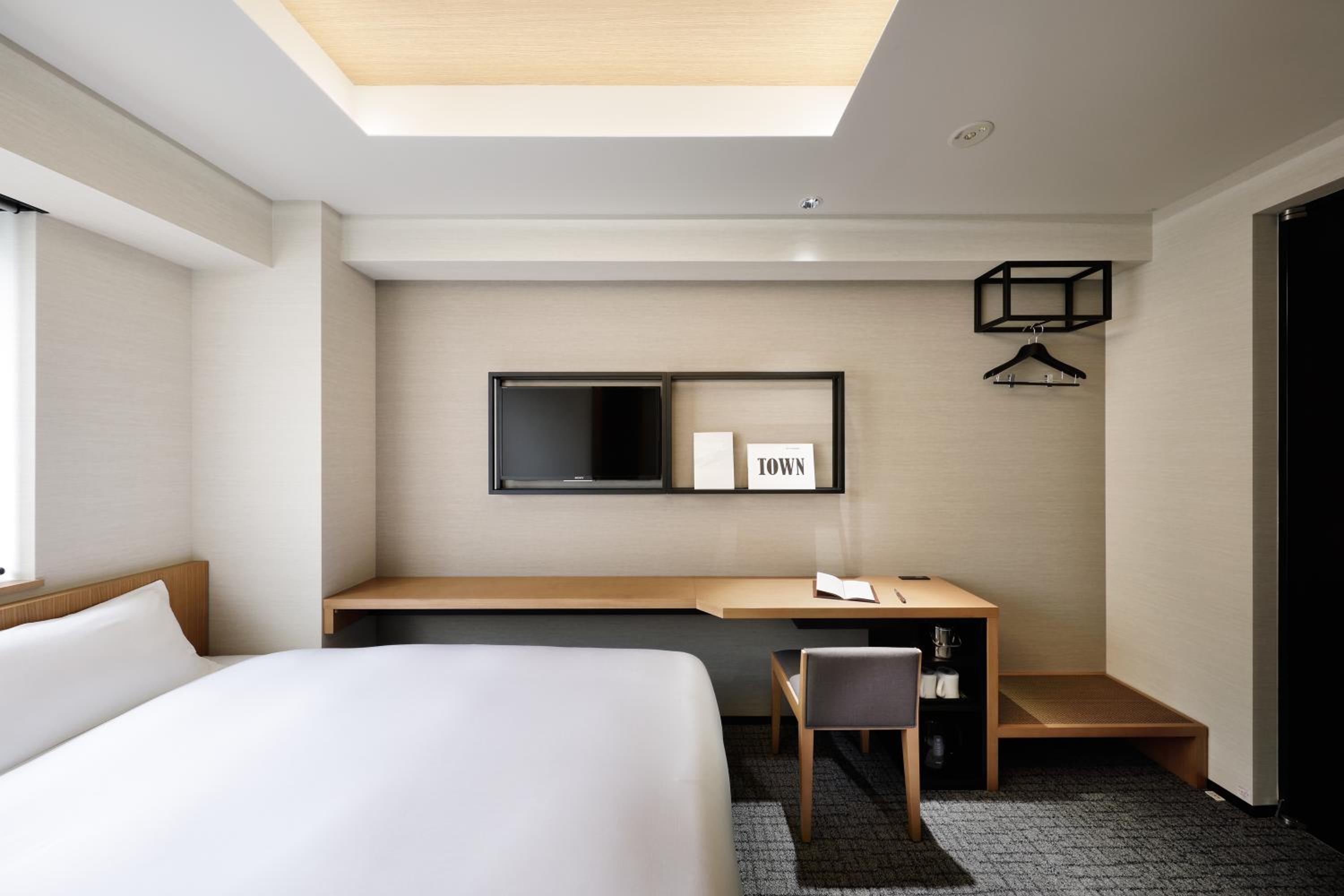 Double Room - Non-Smoking thumbnail 6