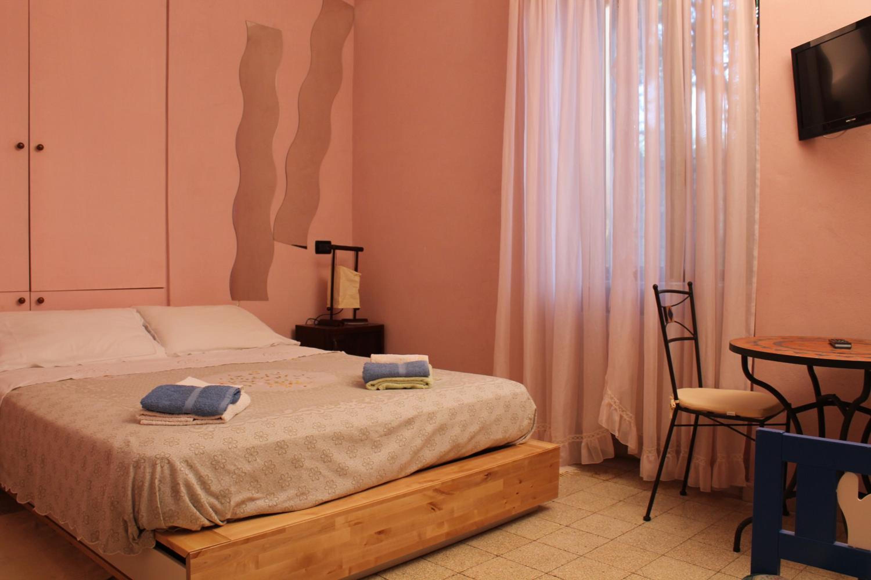 Double Room with Private Bathroom photo 3