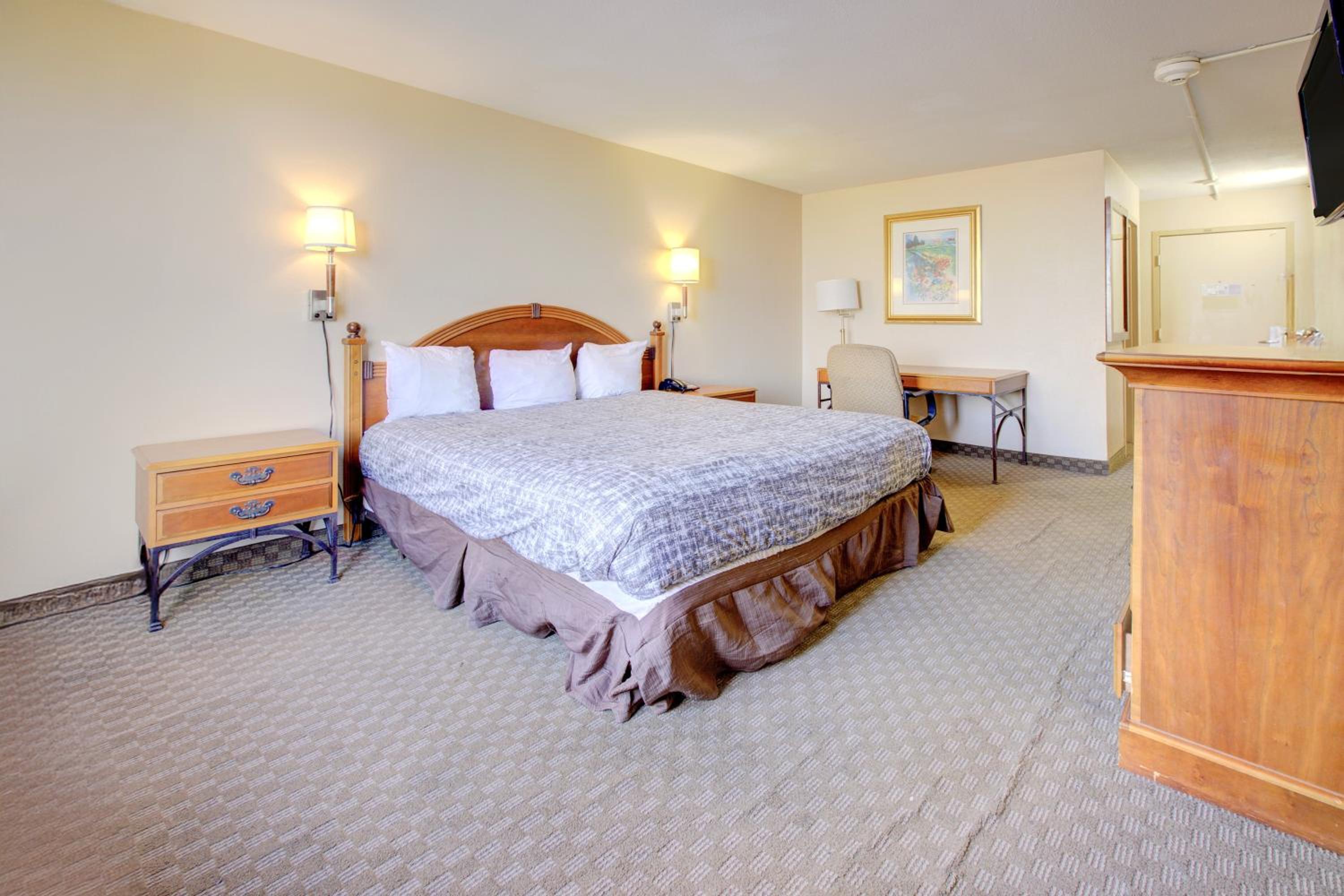 Suite - King Bed Non - Smoking