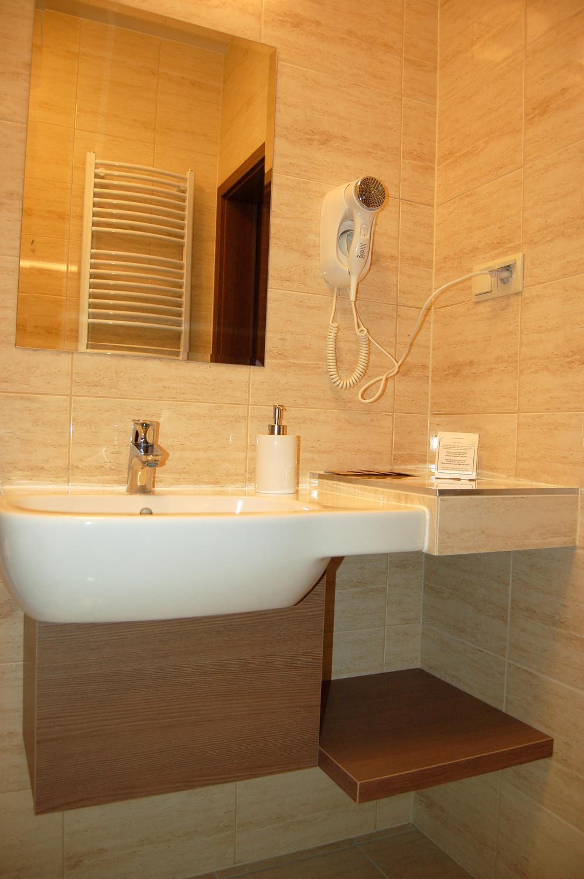 Double or Twin Room - Photo 3