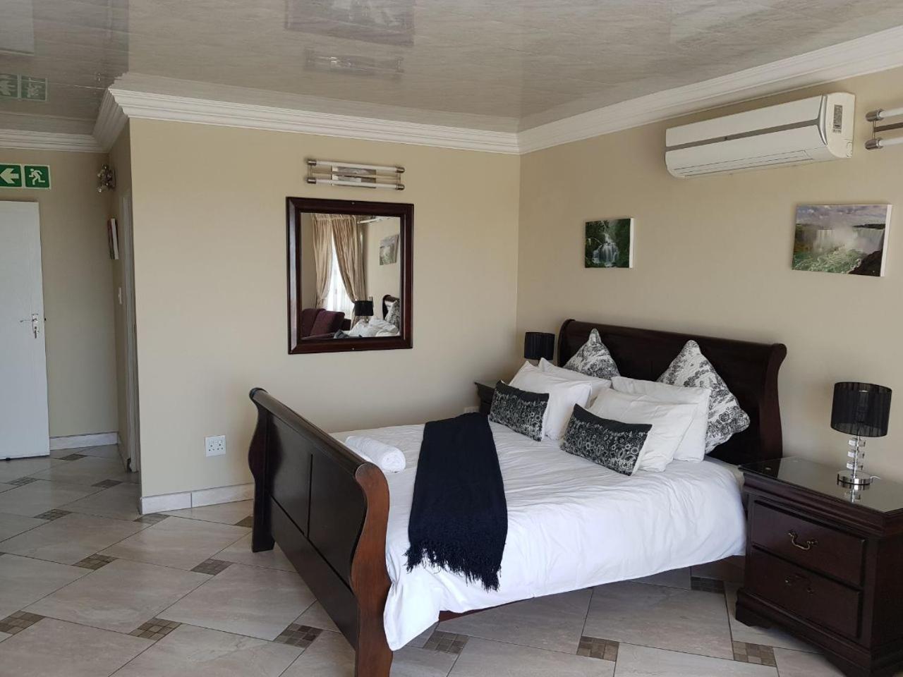 Double Room with Ocean View - Photo 2