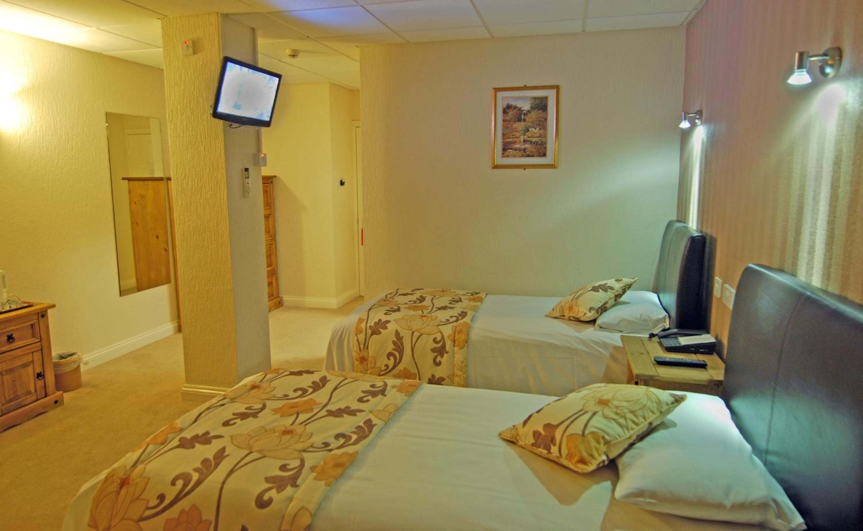 Twin Room - Photo 7